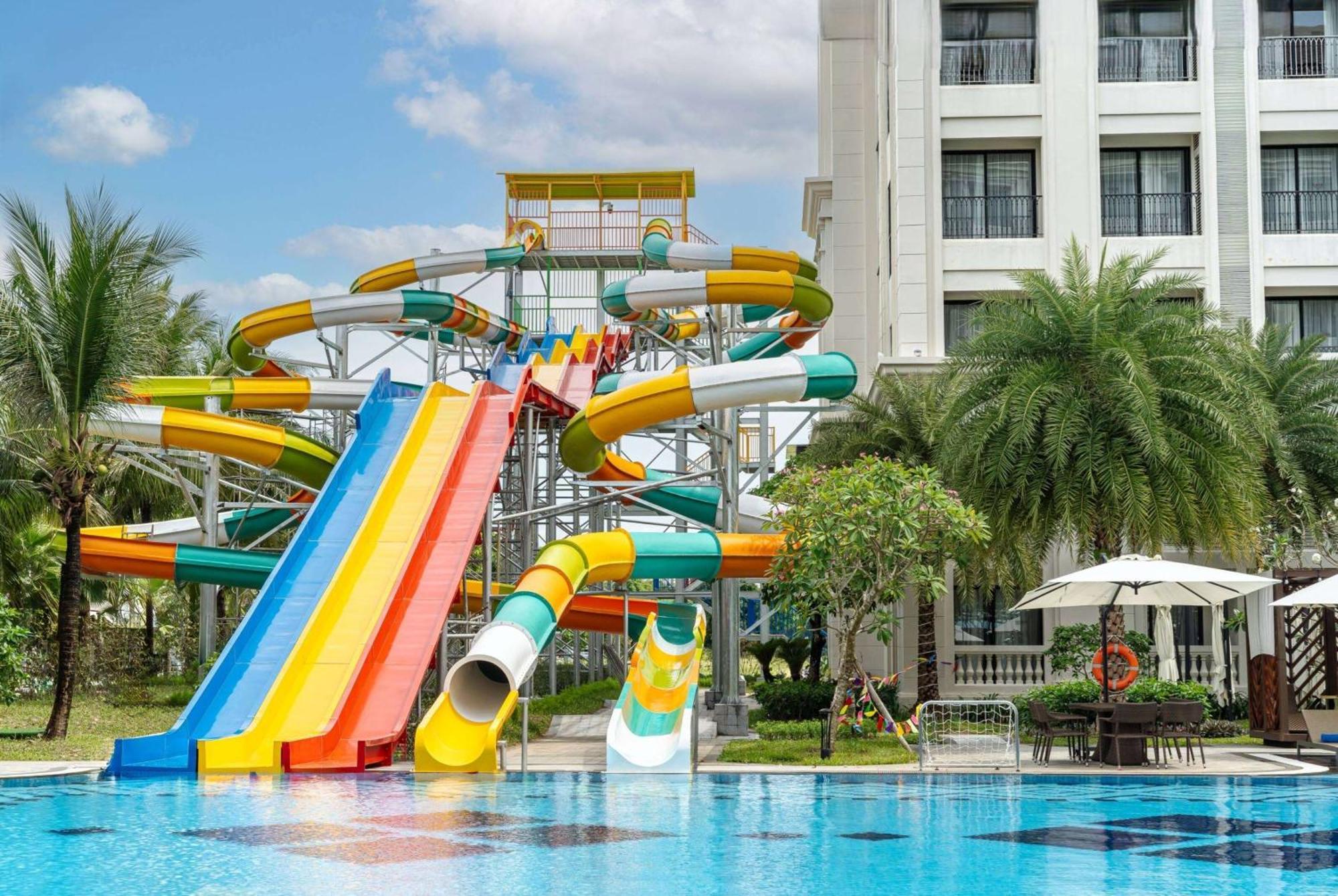 Wyndham Garden Grandworld Hotel 4*
