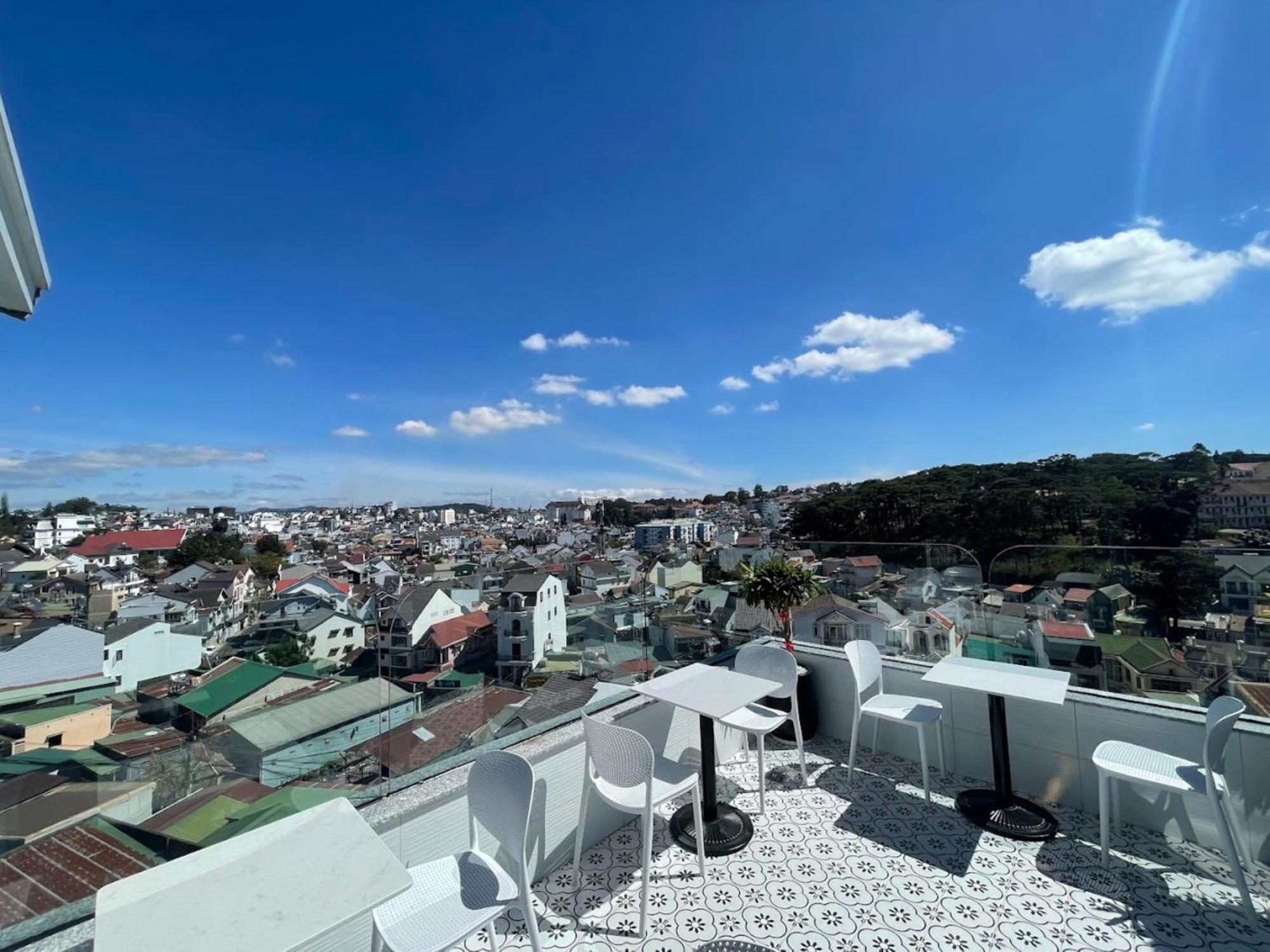 Le's Sky Hotel Da Lat