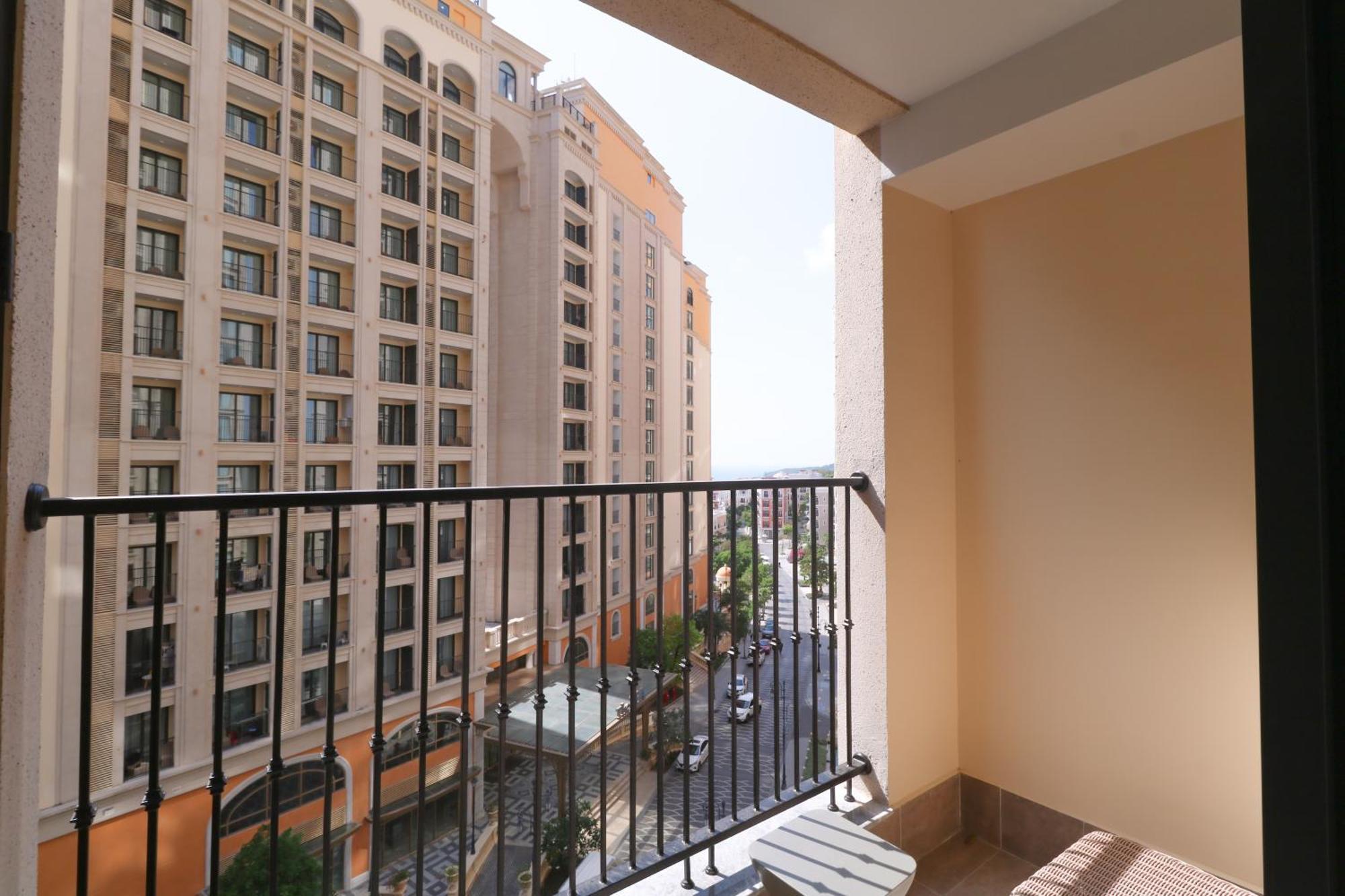 Seaside Fireworks Free Gym & Pool Apartment