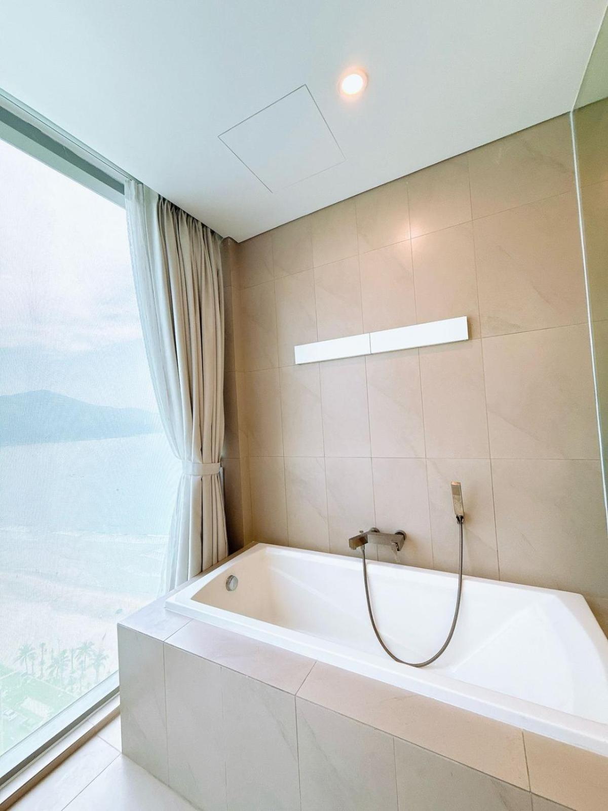 Sea And Sun Da Nang