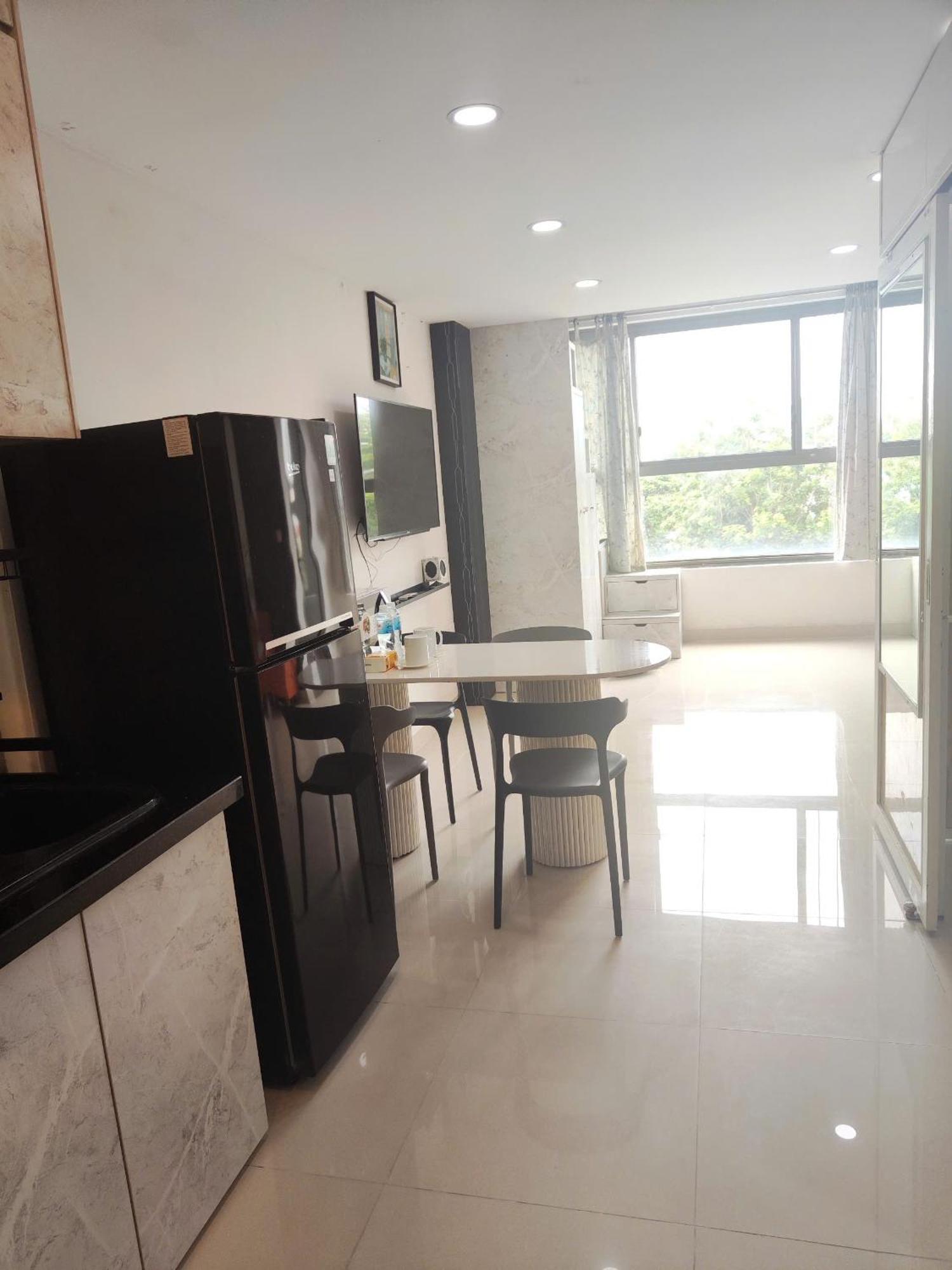 Aparthotel Botanica Premier - With Swimming Pool, Near The Airport Ho Chi Minh City
