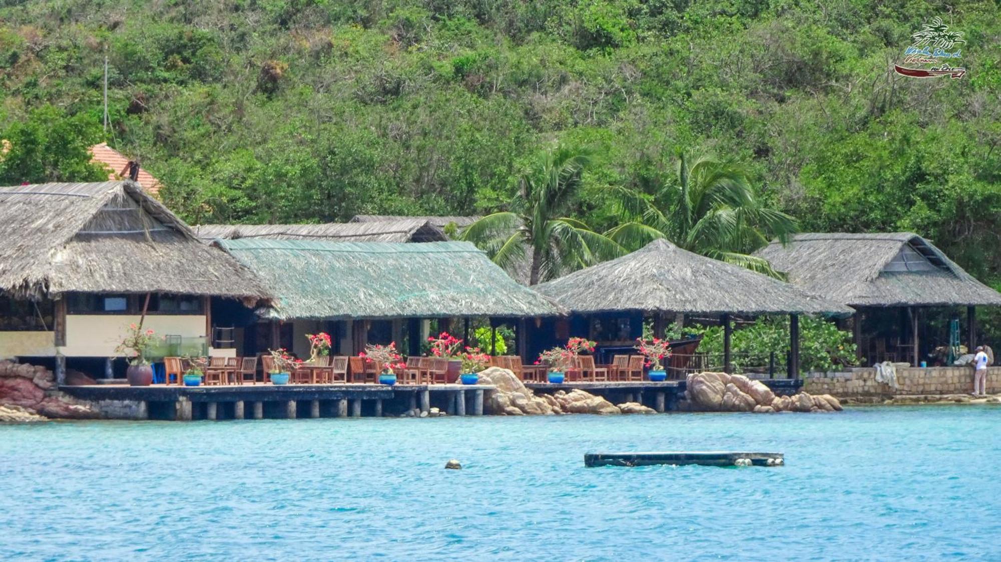 Whale Island Resort Dam Mon
