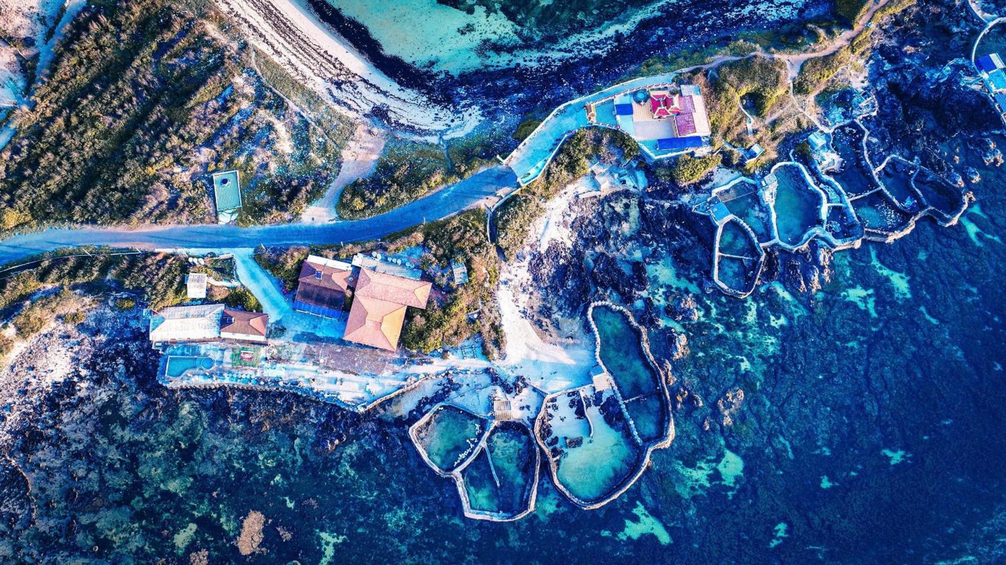 Long Vi - Dao Phu Quy Khách sạn 3*