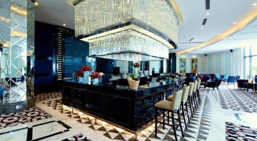 Vinpearl Discovery Rockside 5*