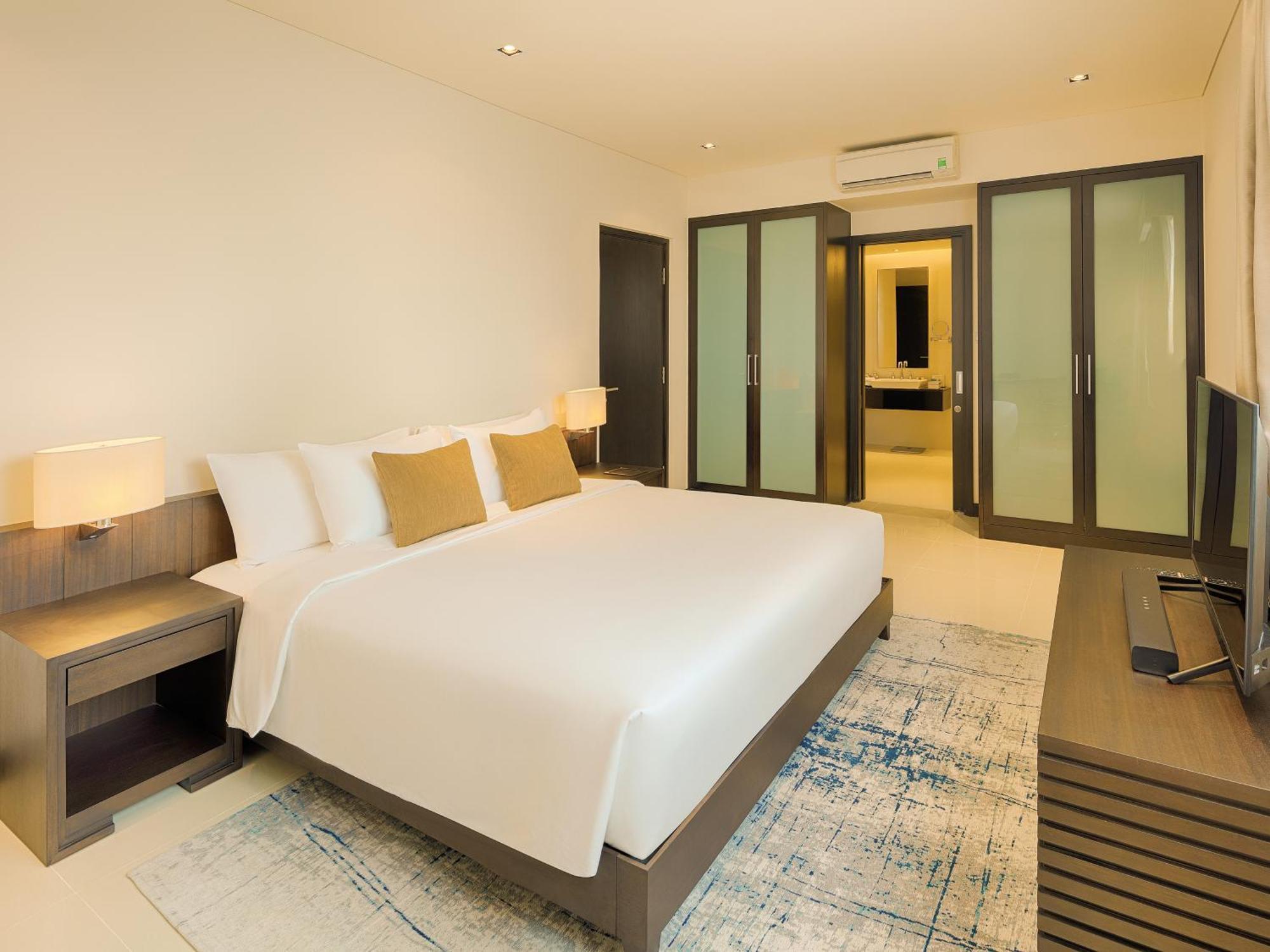 The Costa 5*