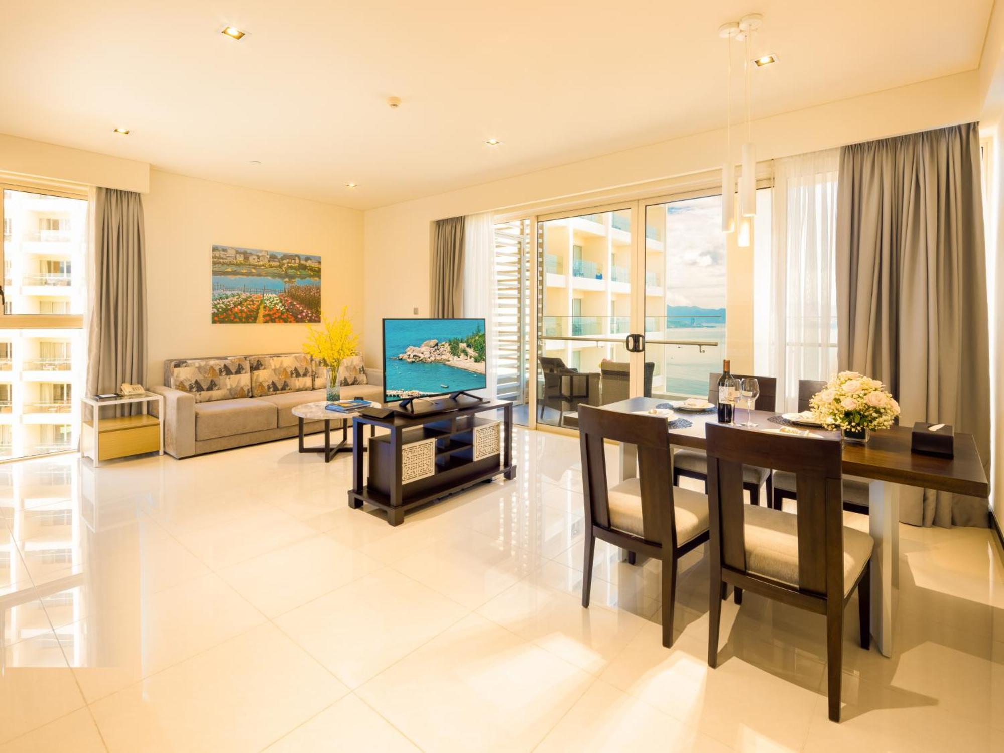 The Costa 5*
