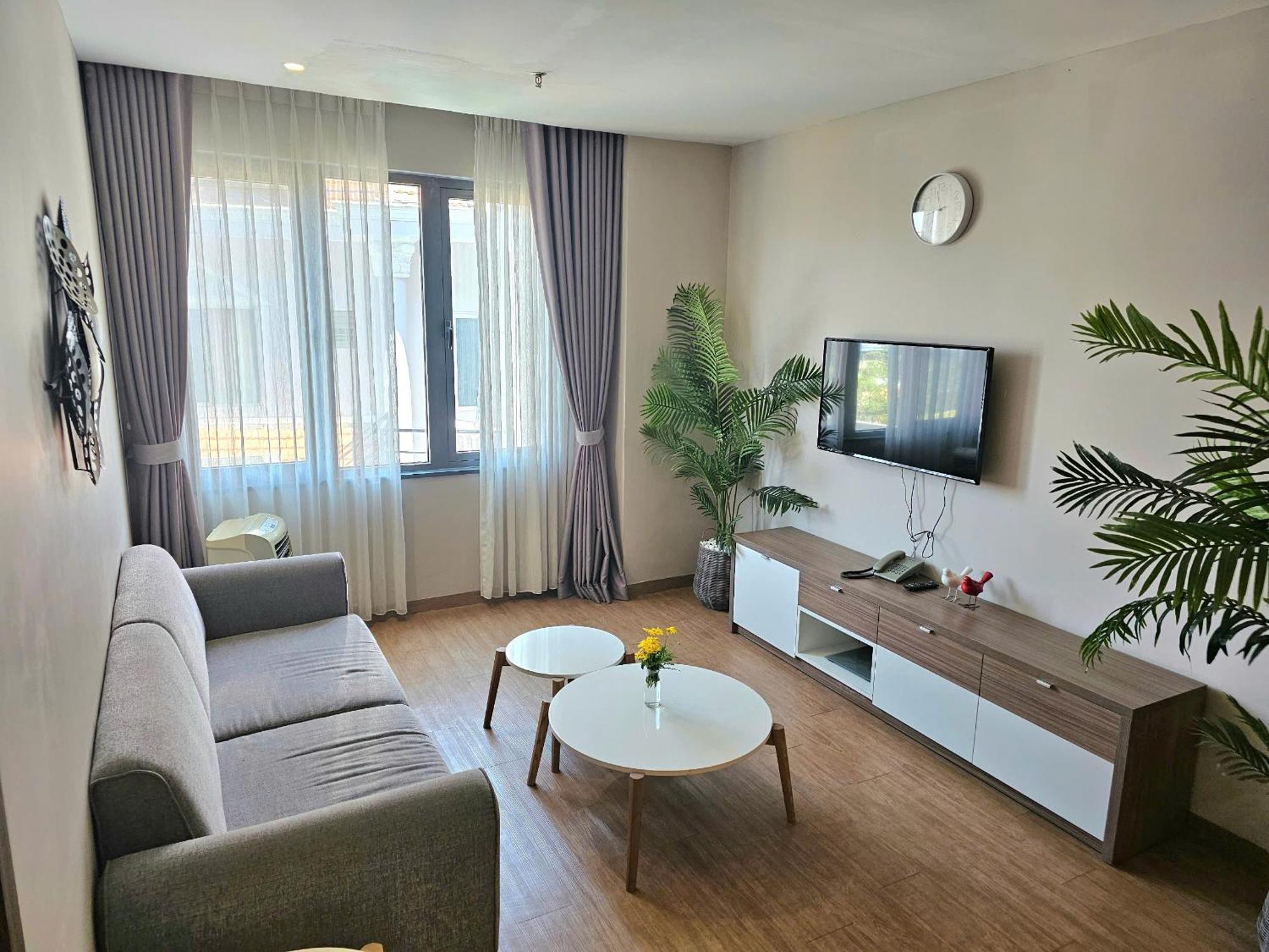 Khách sạn The Luxe