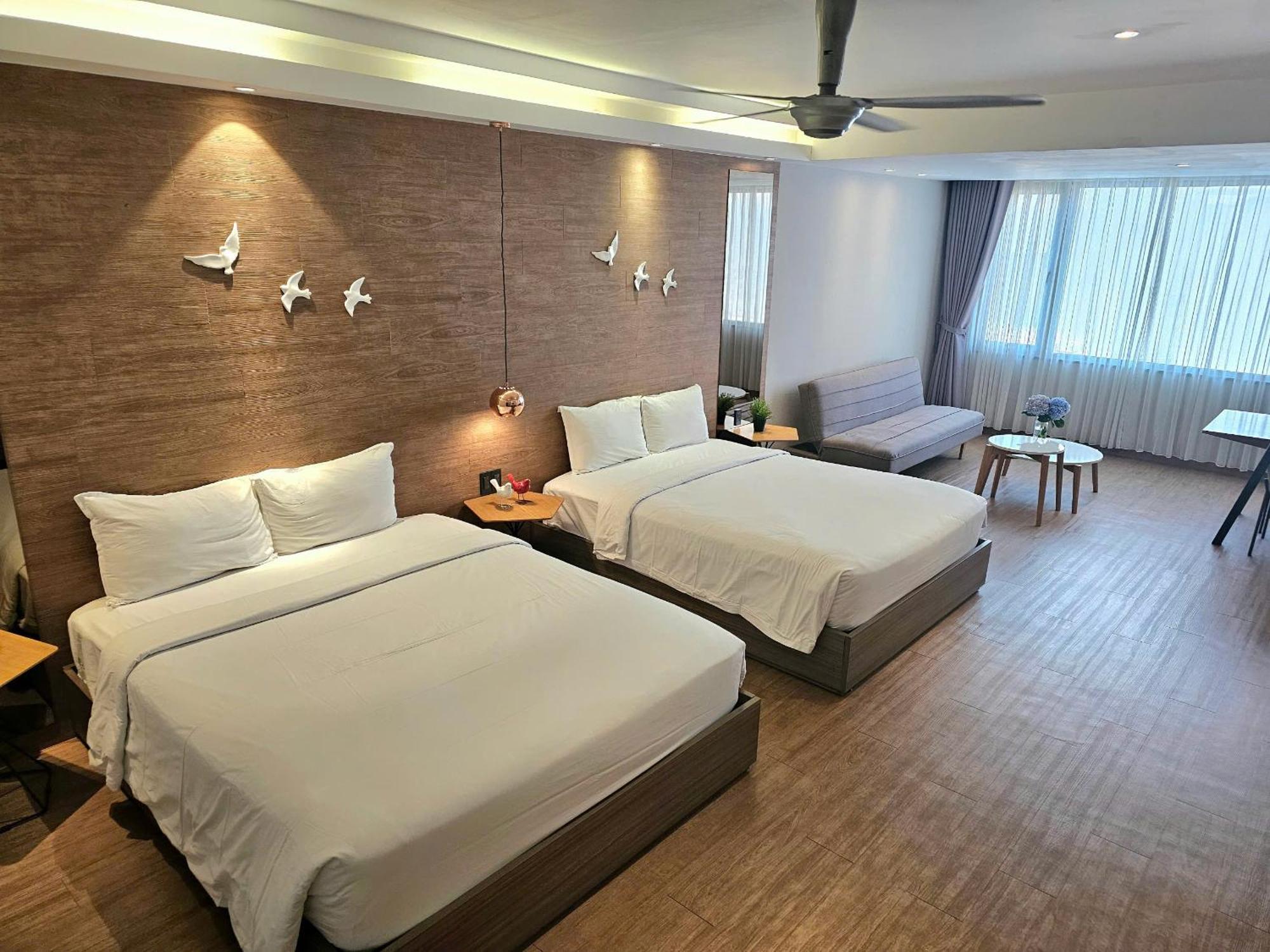 Khách sạn The Luxe