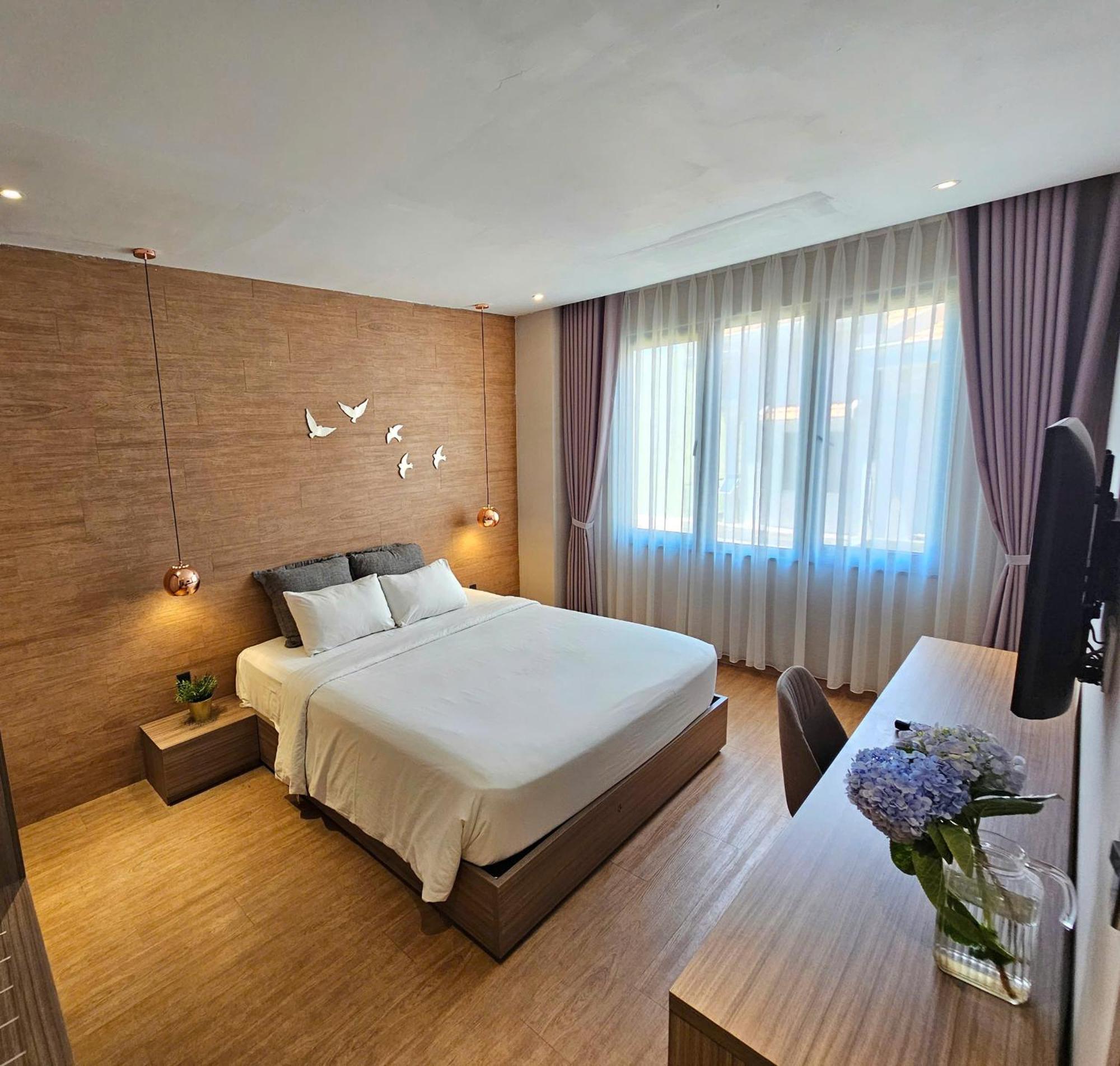 Khách sạn The Luxe