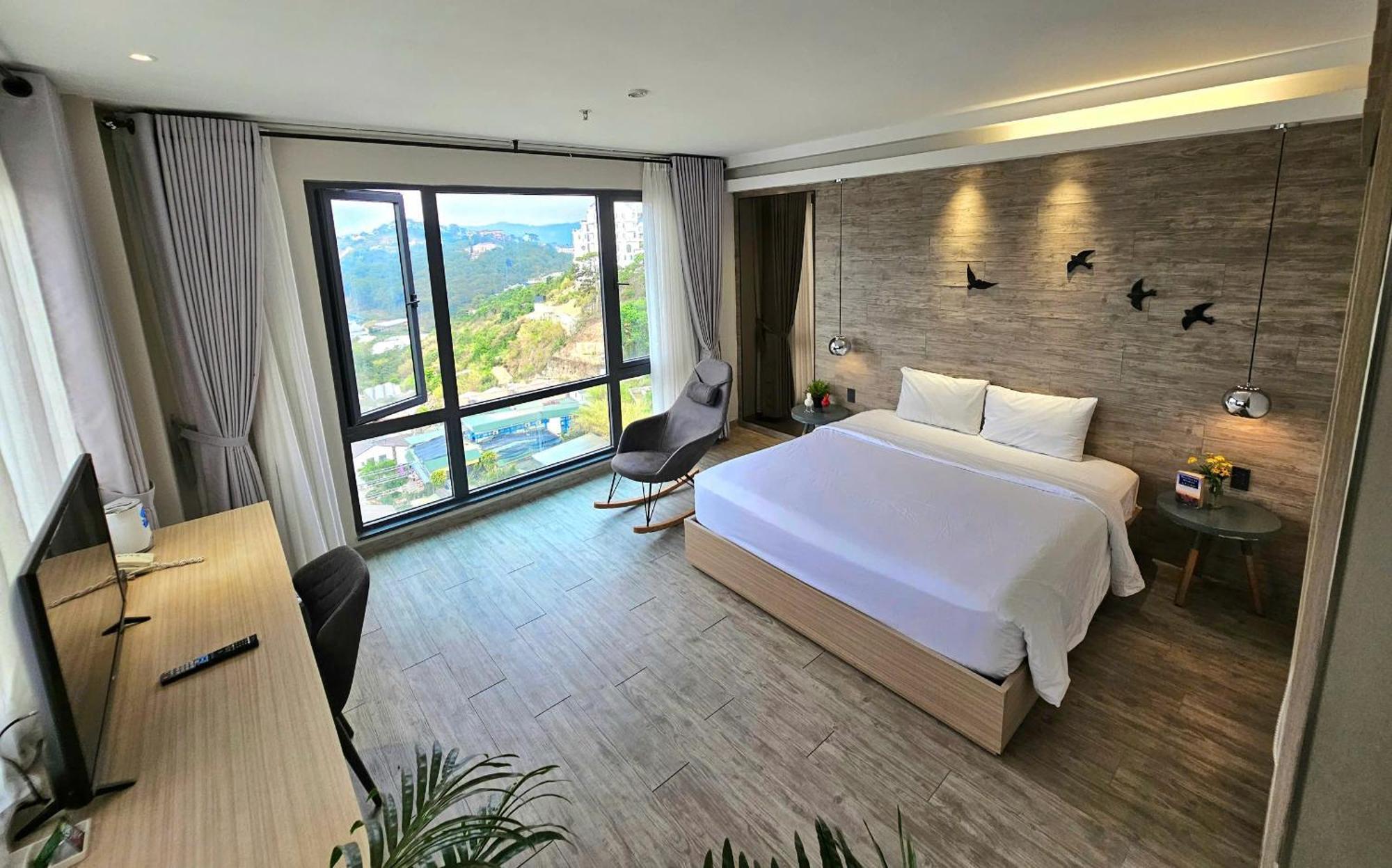 Khách sạn The Luxe