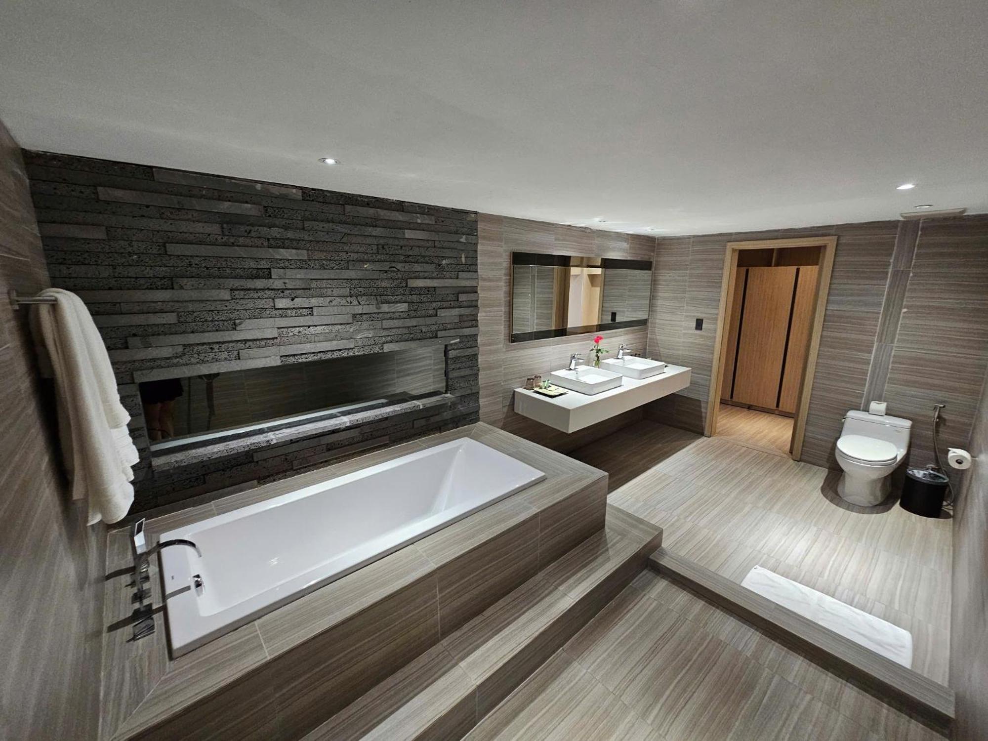 The Luxe Khách sạn 3*