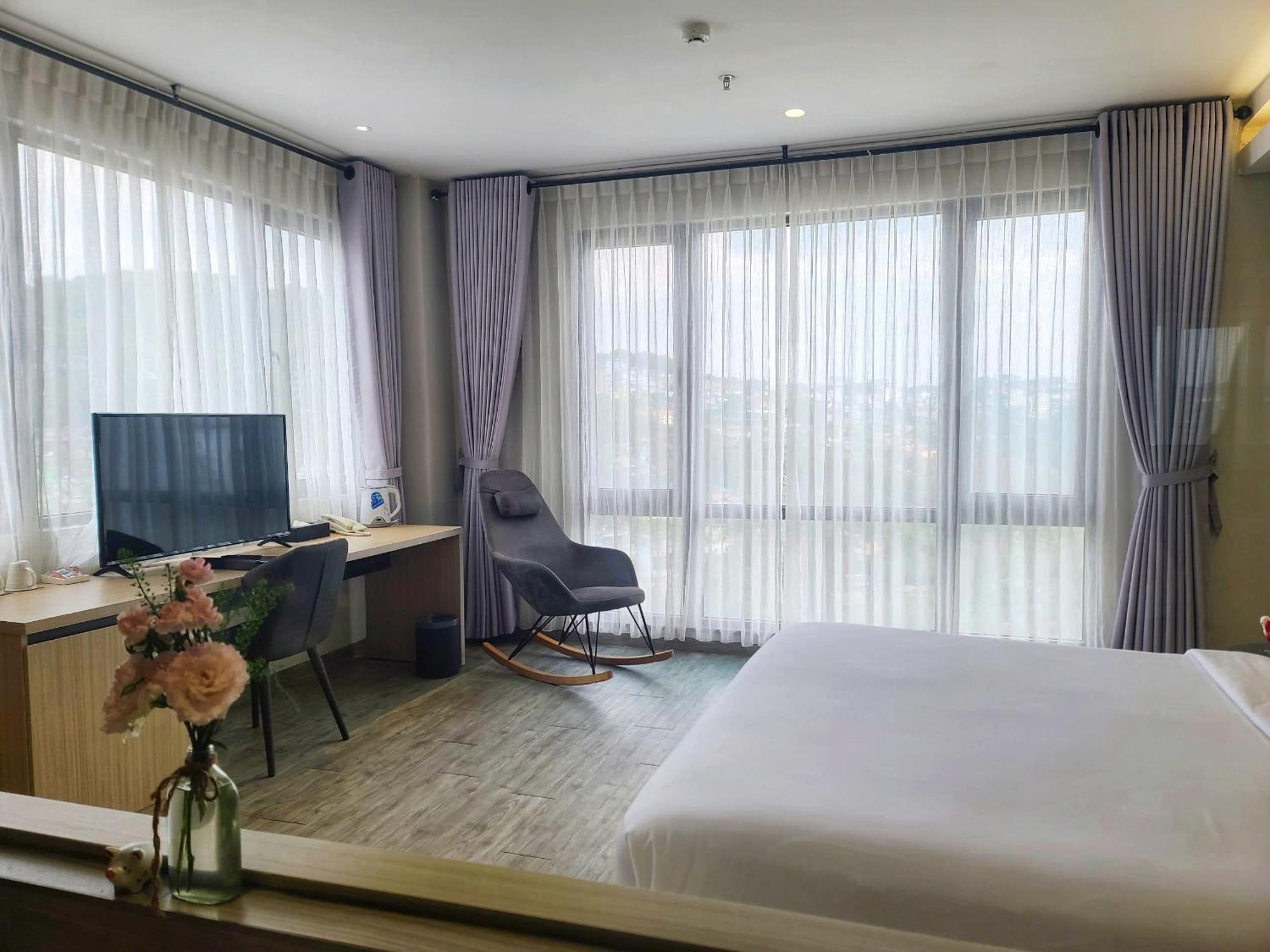 Khách sạn The Luxe