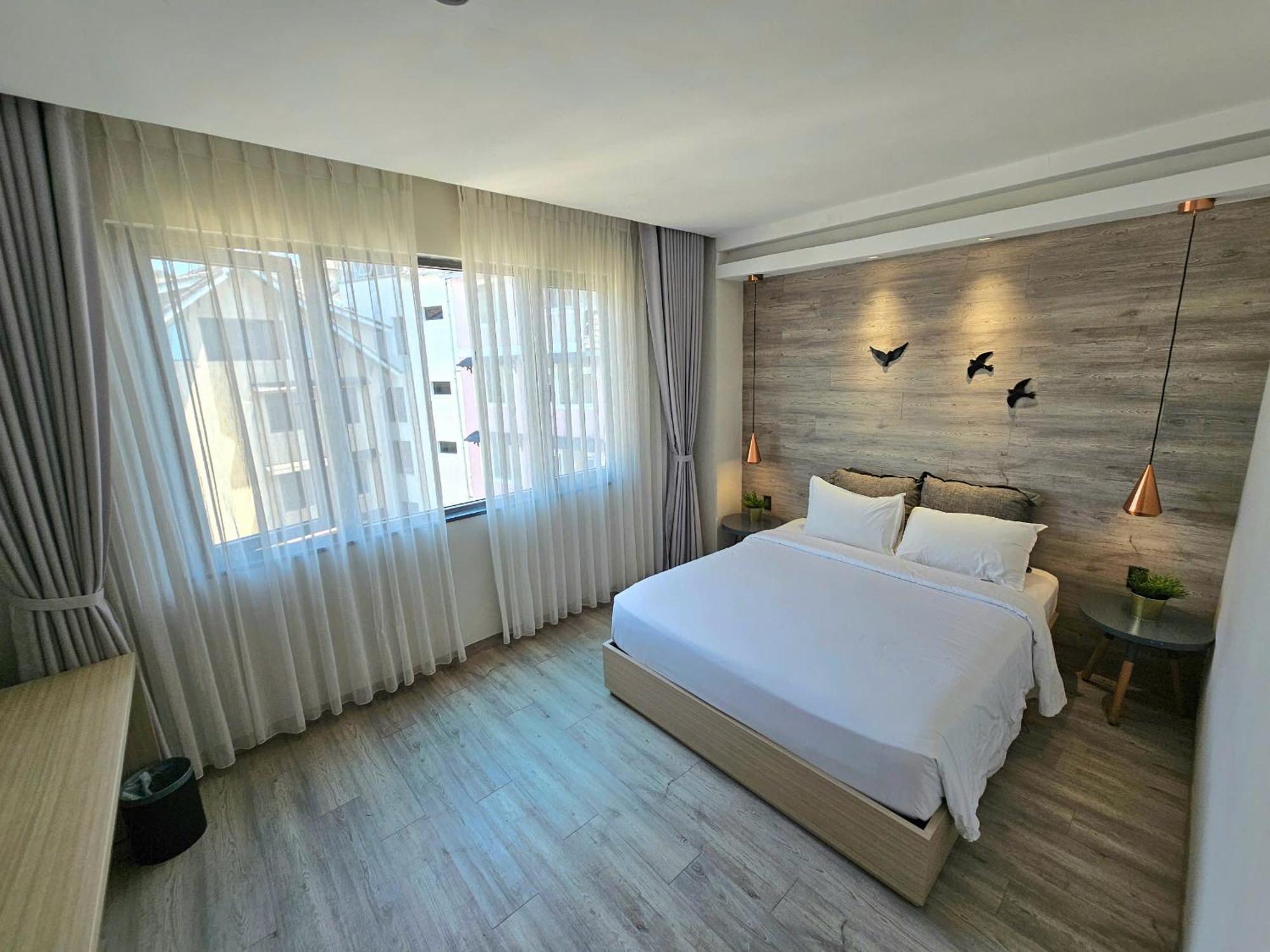 The Luxe 3*