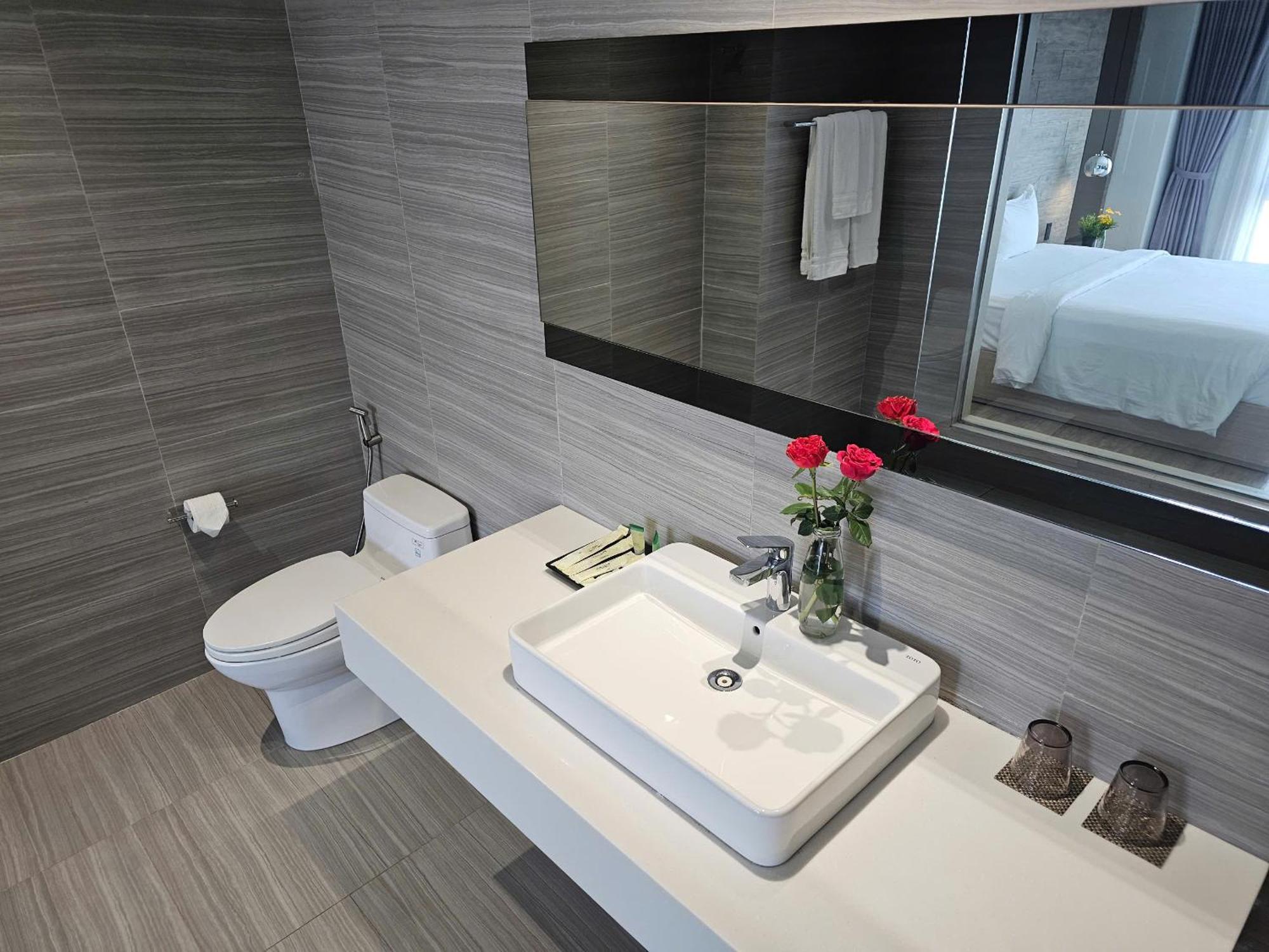 The Luxe Khách sạn