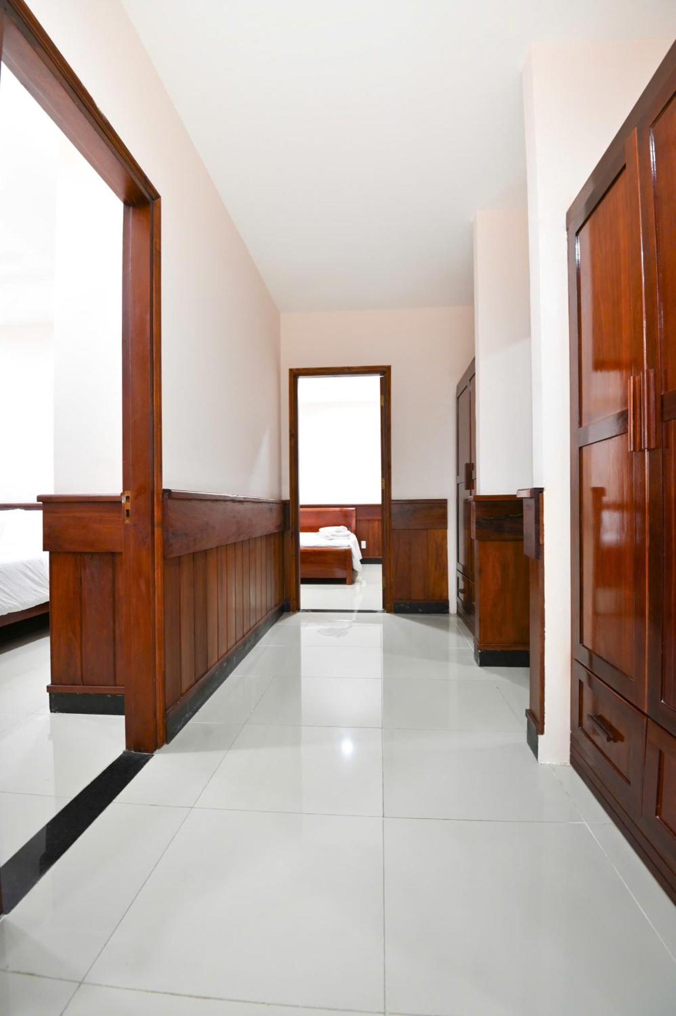 Con Dao Tan Son Nhat Hotel