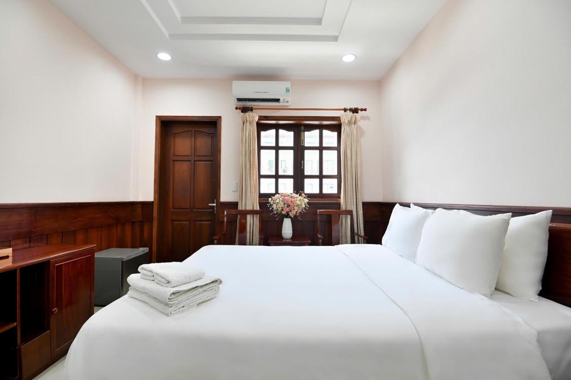 Hotel Con Dao Tan Son Nhat