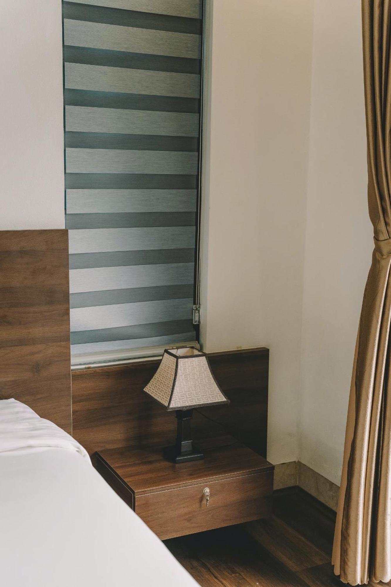 Tam Coc Harbor View & Travel Hotel