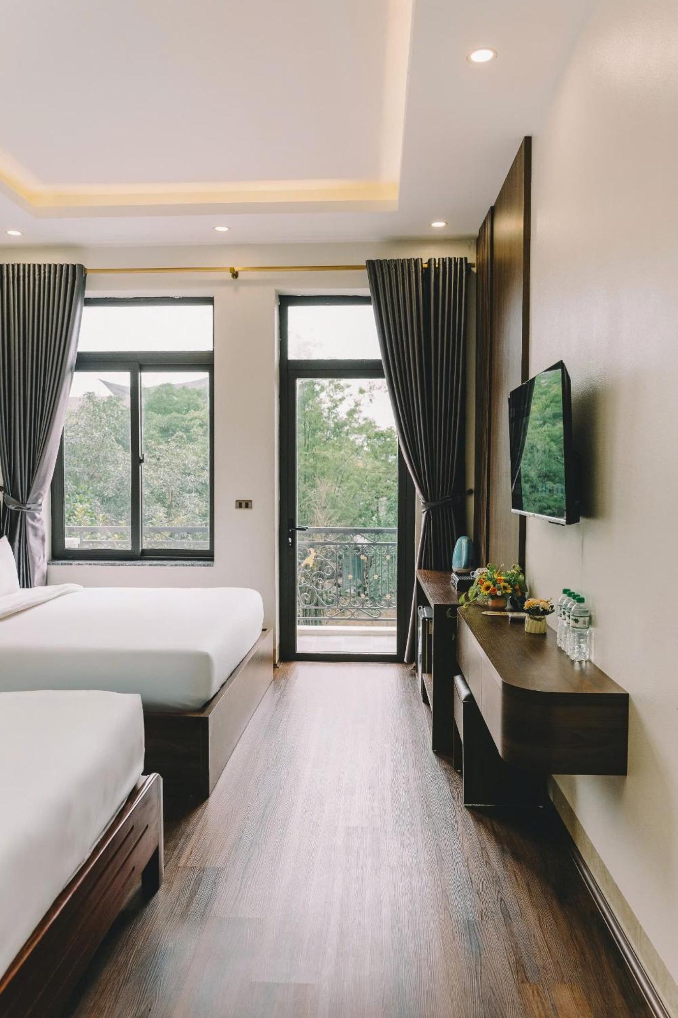 Tam Coc Harbor View & Travel Hotel