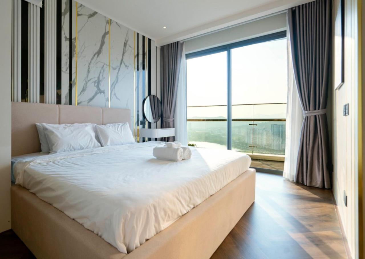 Bay View Halong Panoramic Bay View Luxury Aparthotel *