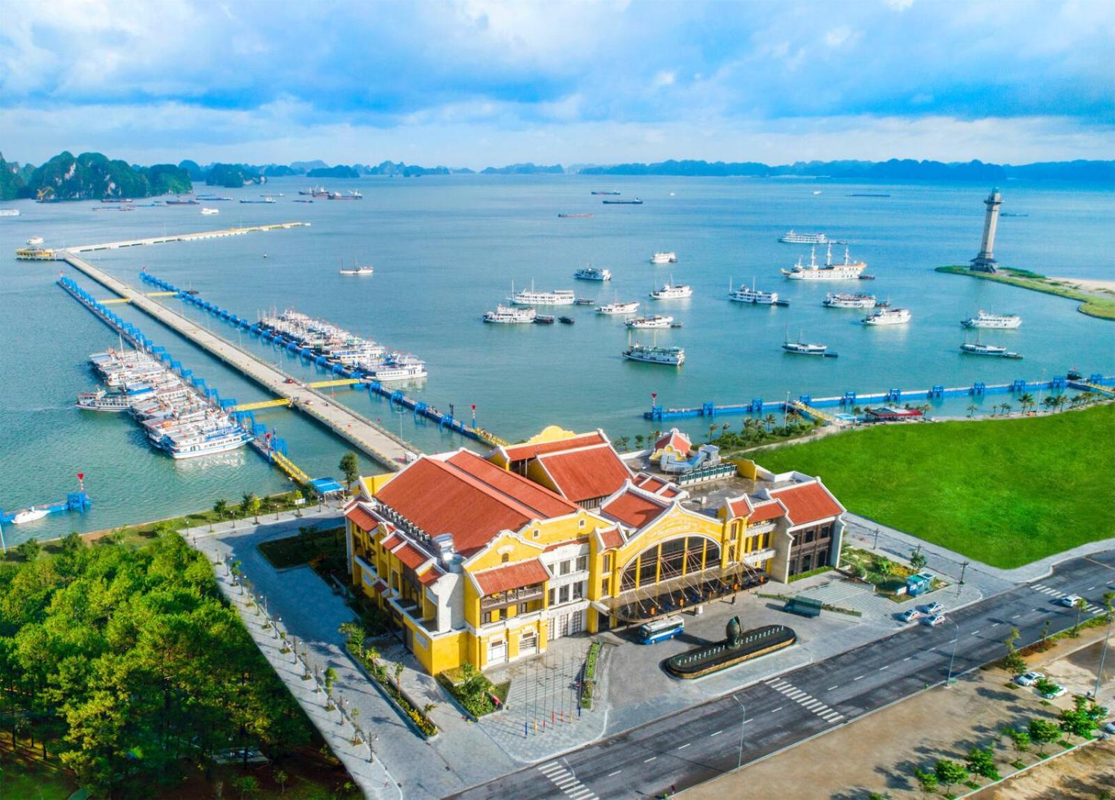 Bay View Halong Panoramic Bay View Luxury *