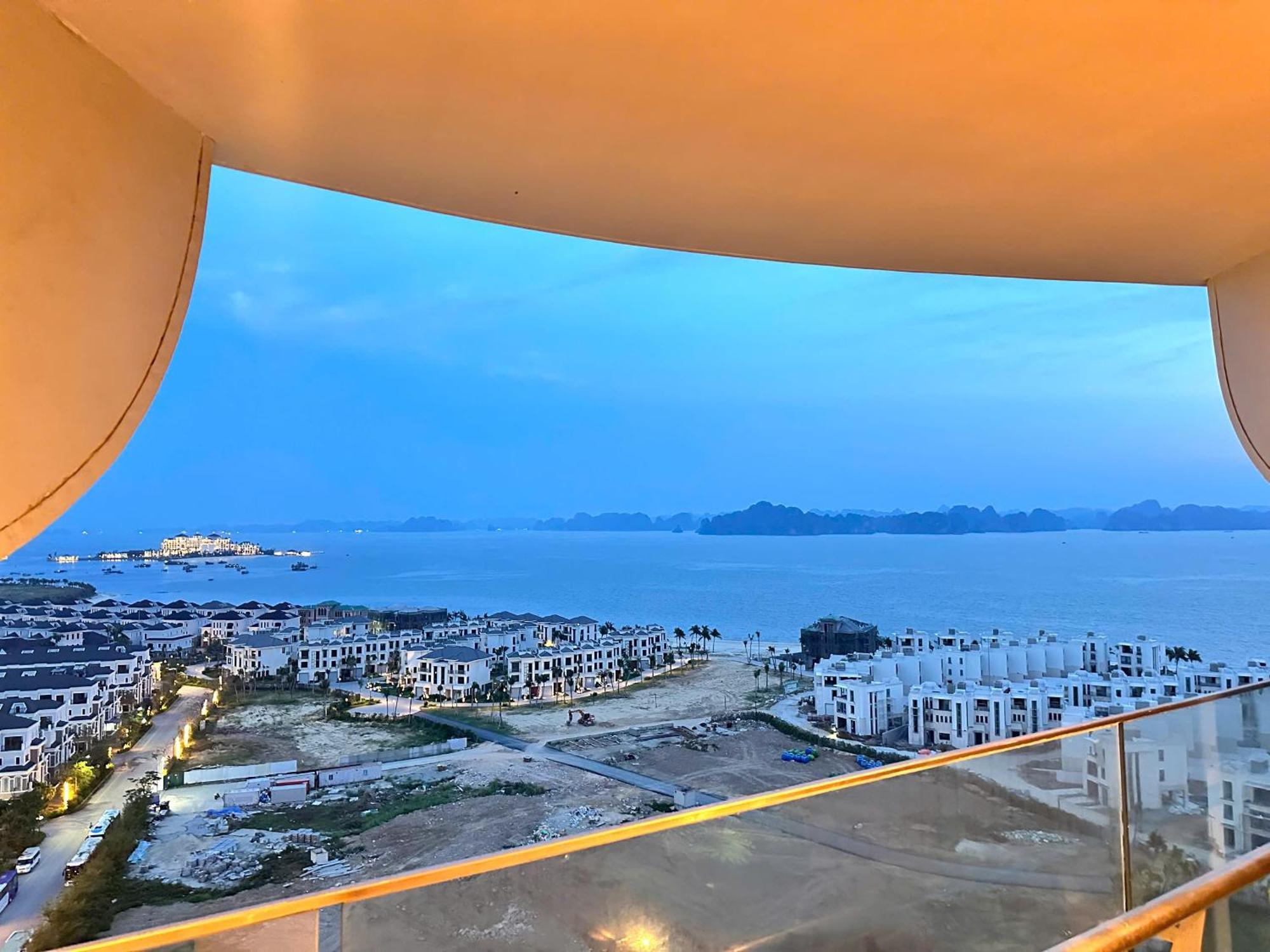 Bay View Halong Panoramic Bay View Luxury Aparthotel
