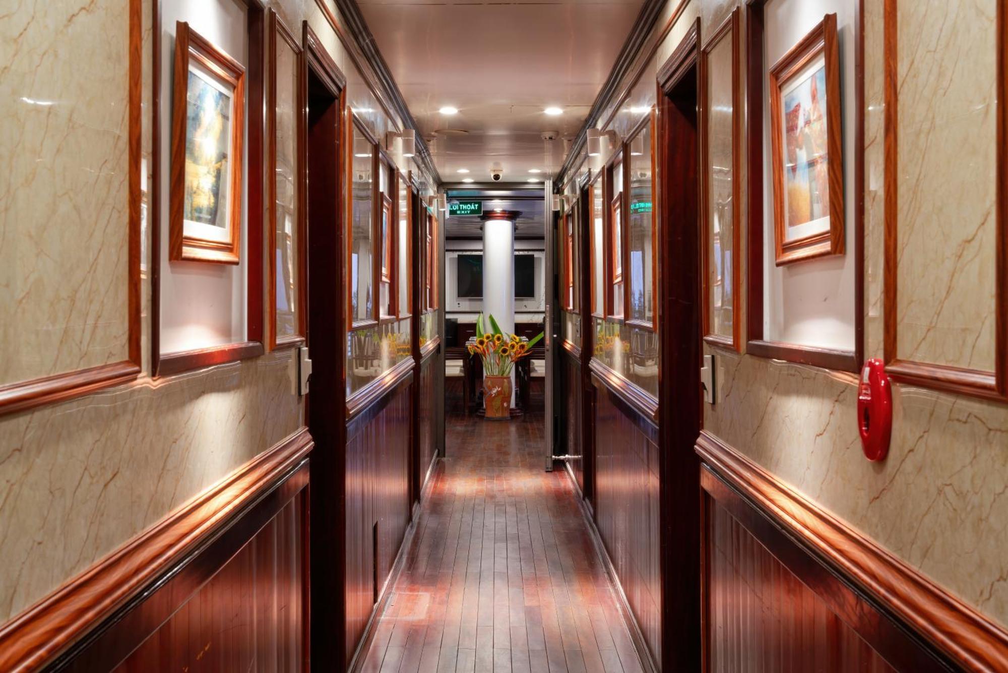 Swan Cruises Halong