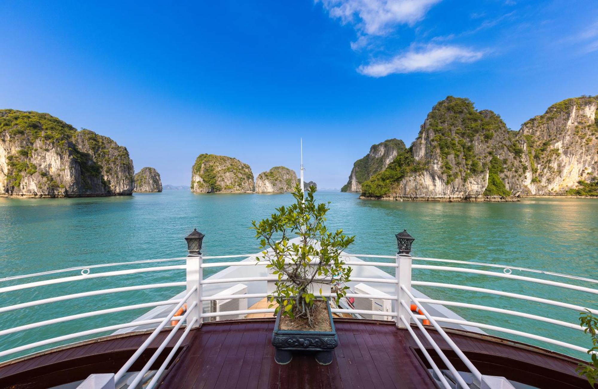 Swan Cruises Halong  4*
