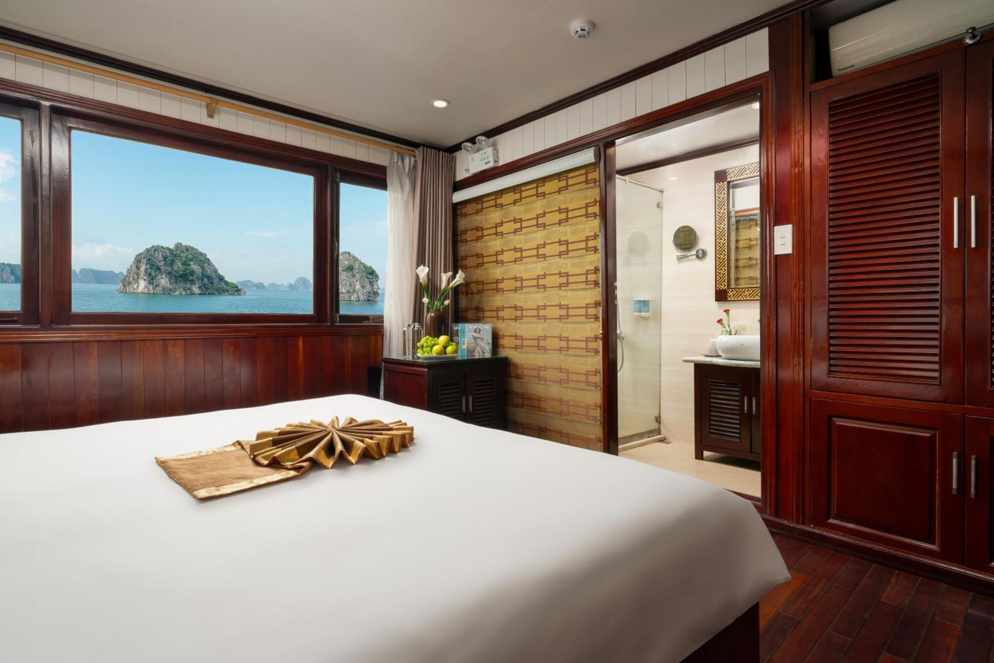  Swan Cruises Halong