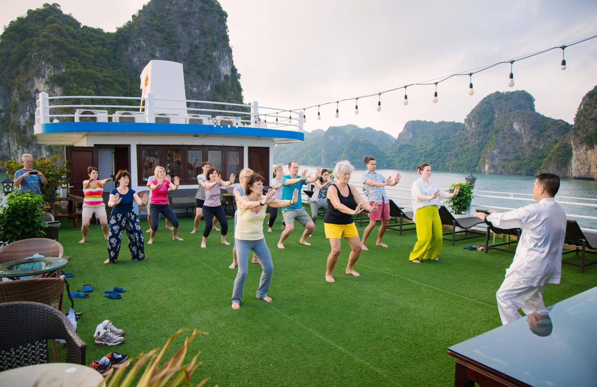  Swan Cruises Halong 4*