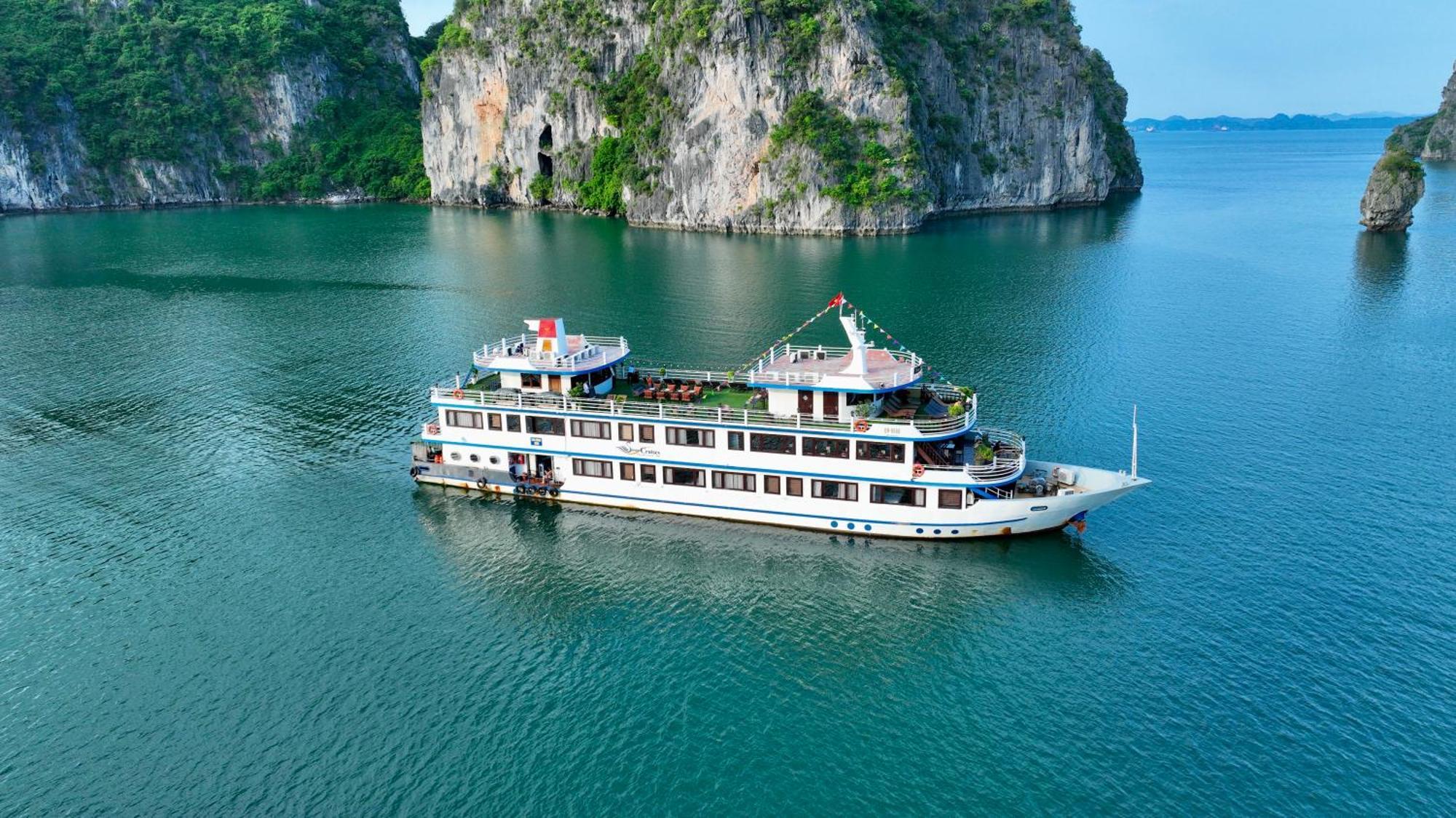 Swan Cruises Halong  4*