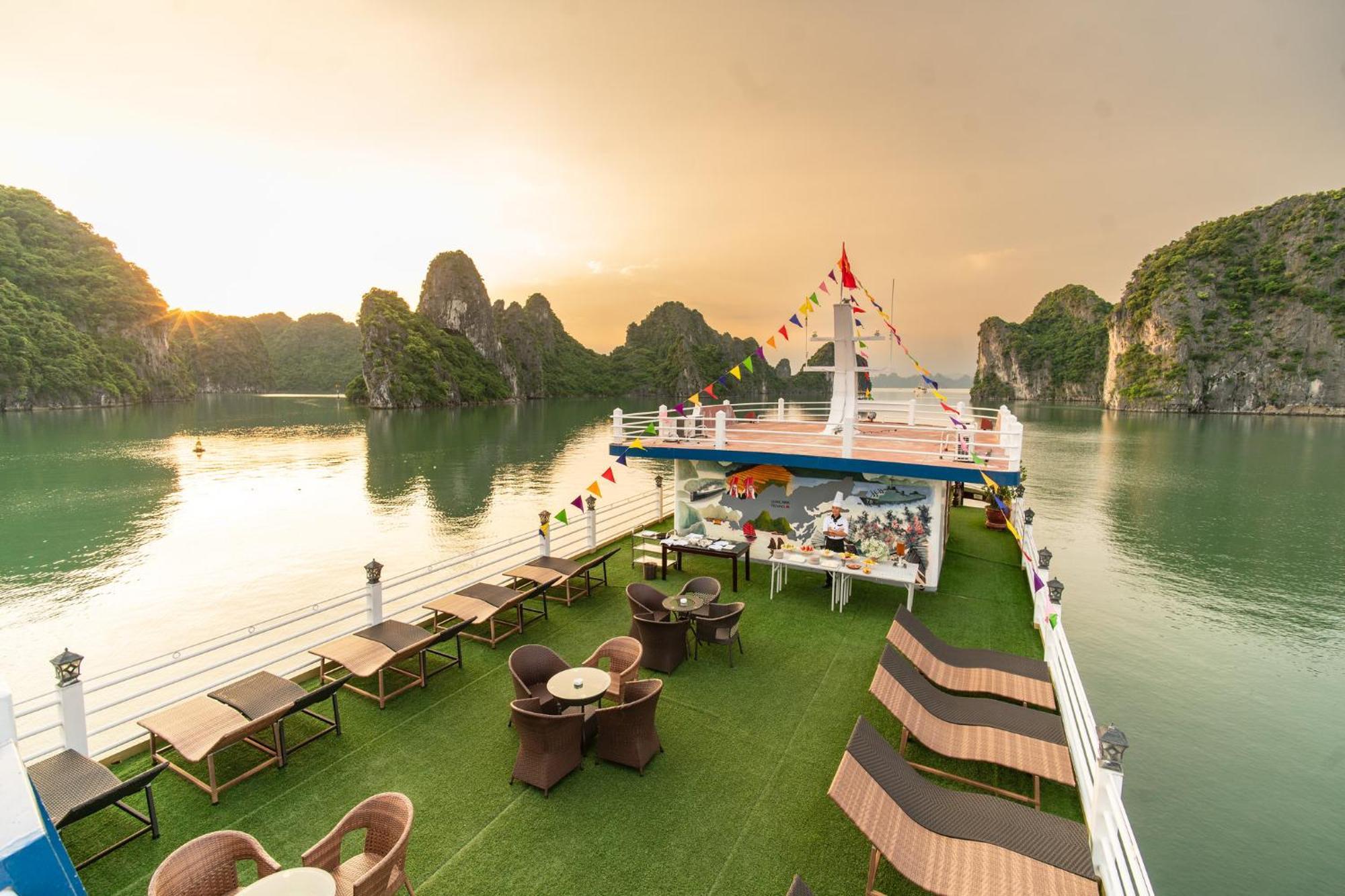  Swan Cruises Halong 4*