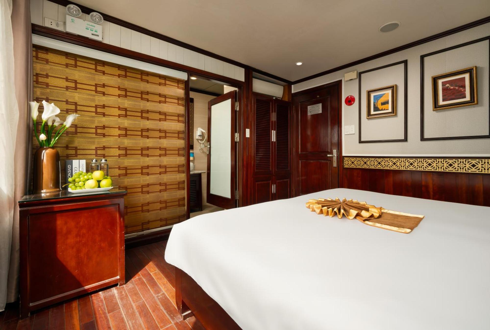  Swan Cruises Halong Ha Long