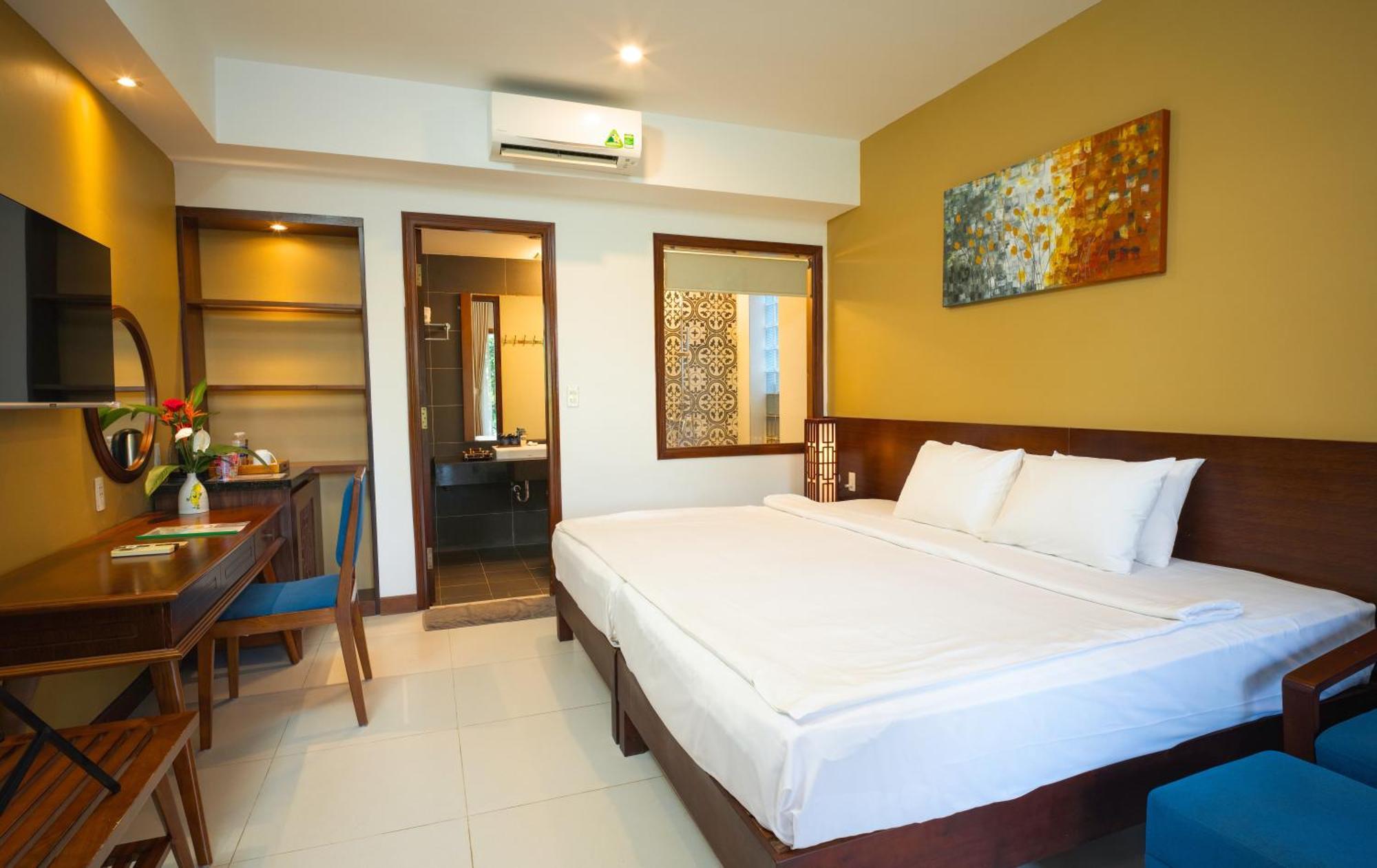 Resort Nadine & 4*