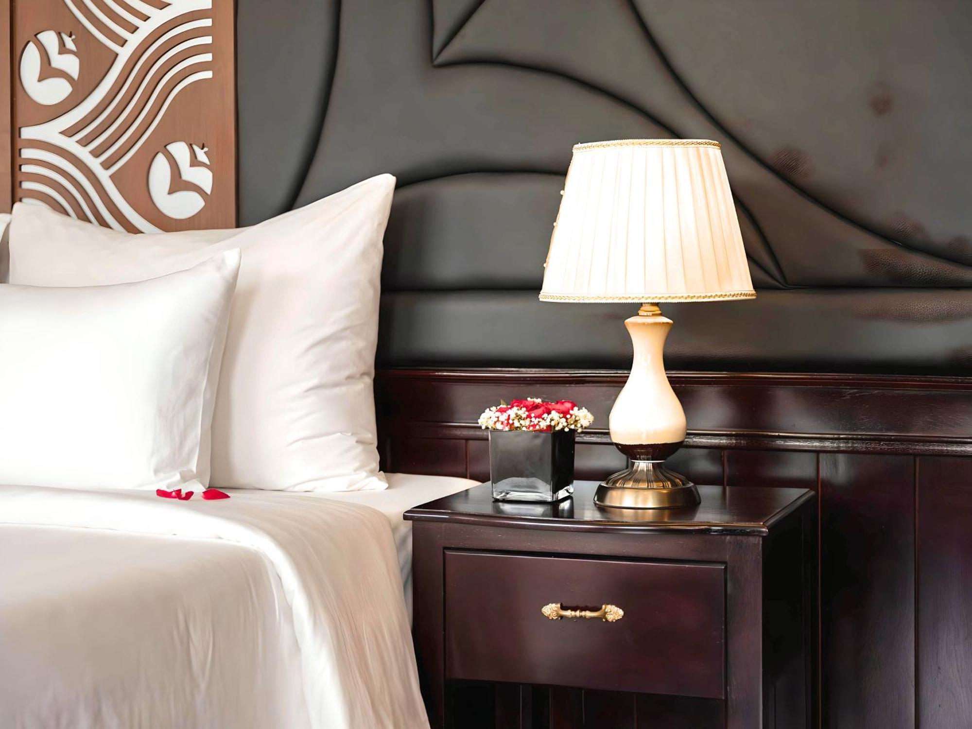 Le Journey Elegance Cruise  Ha Long