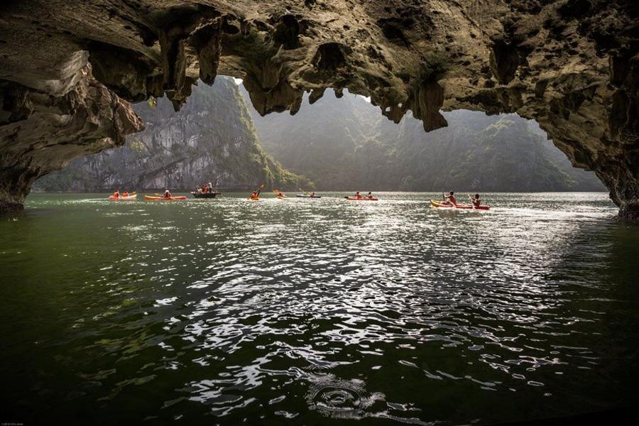 Cat Ba Glow Chan Chau