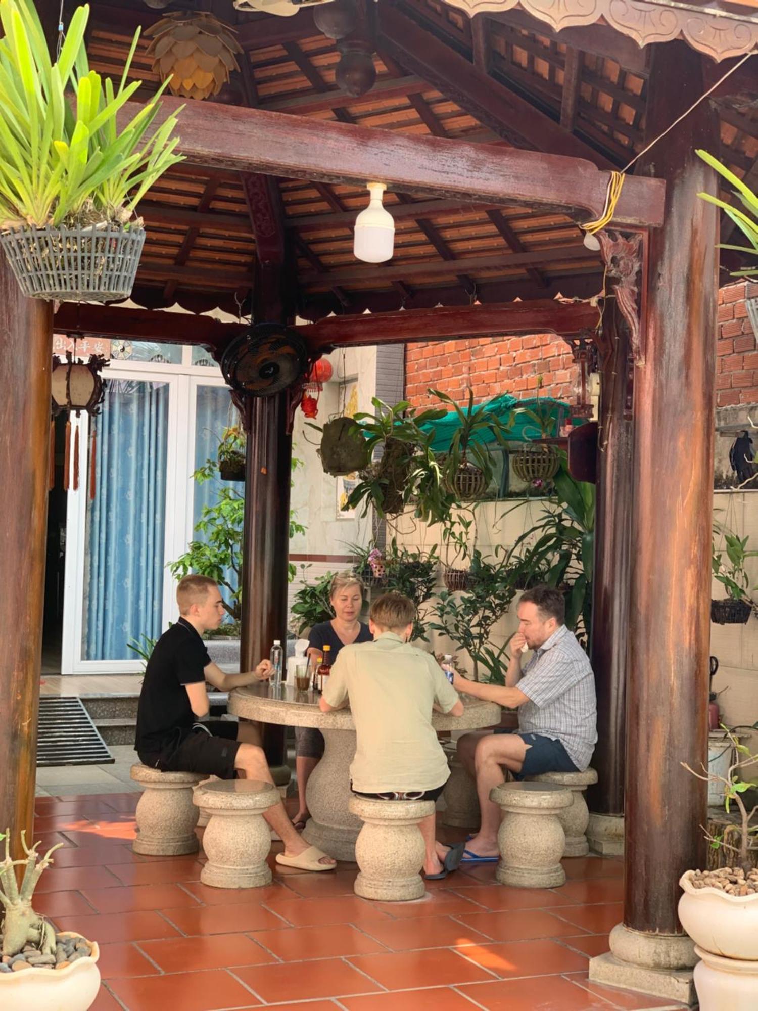 Khách sạn Thuy Lan 2*