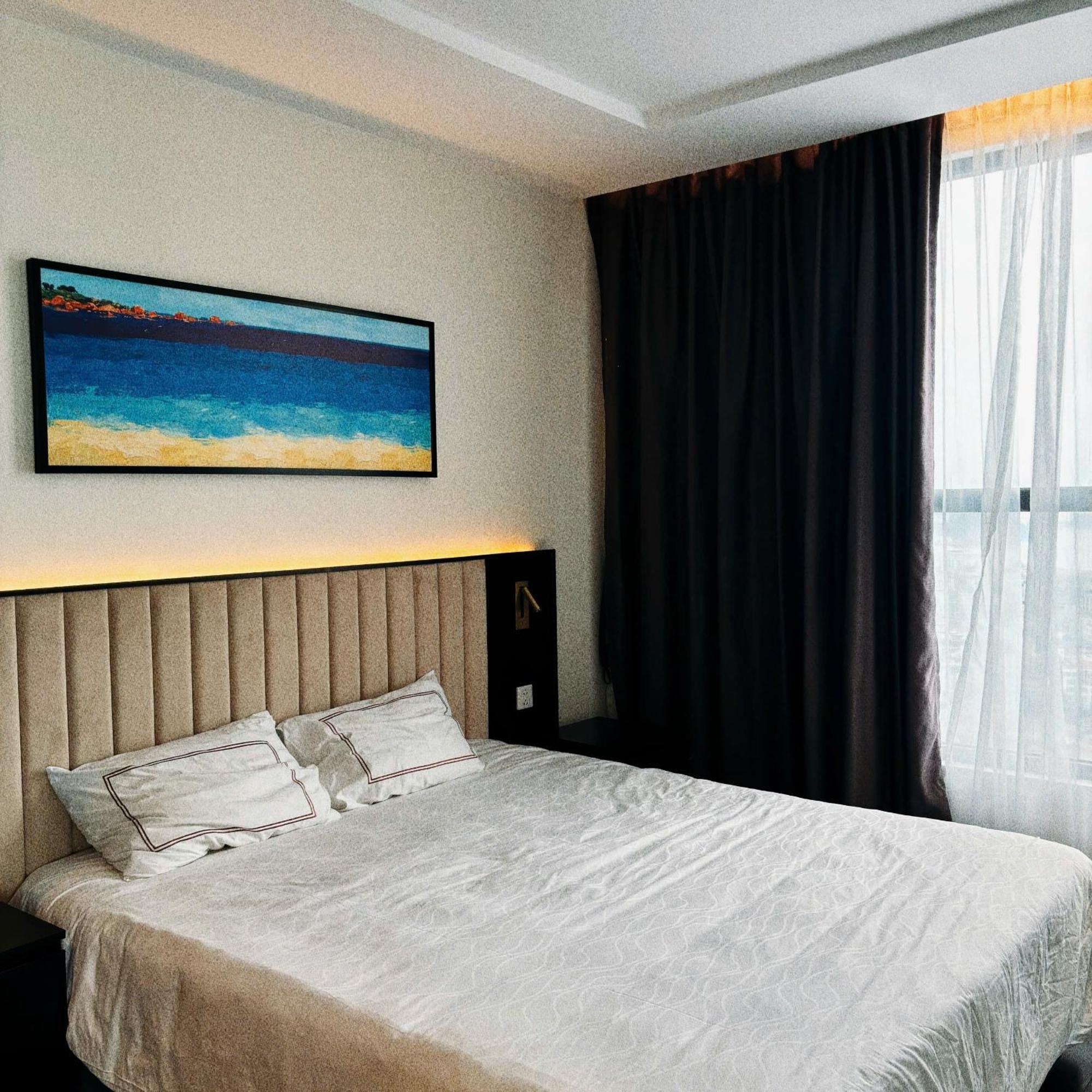 14 Bay Aparthotel