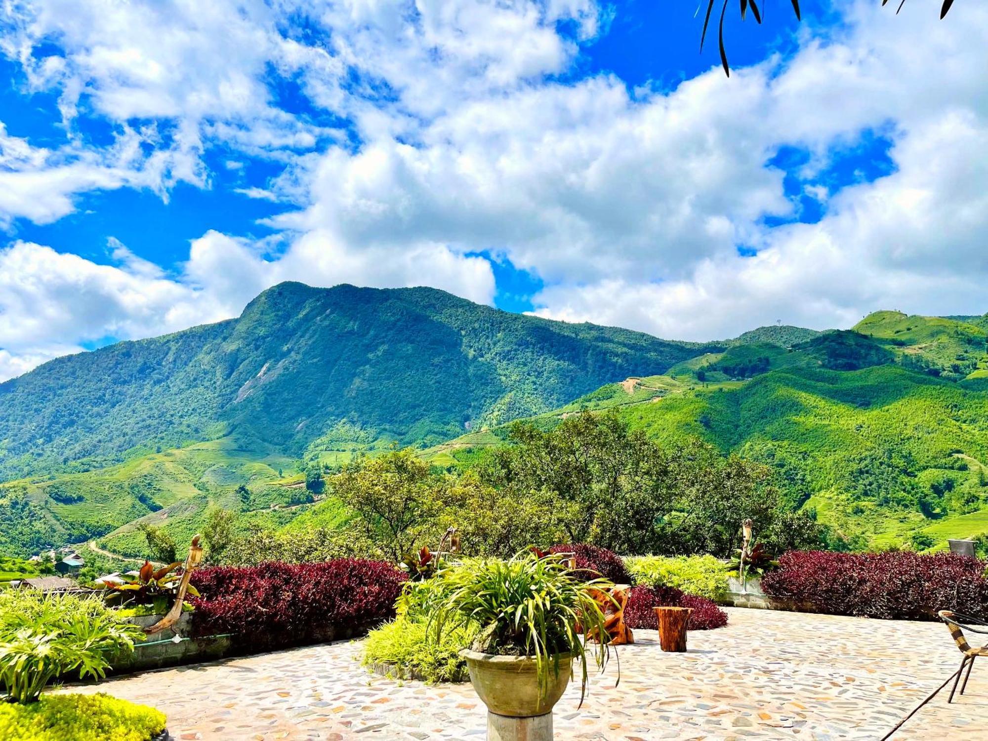 Mt House - Mountain & Terraced Fields View