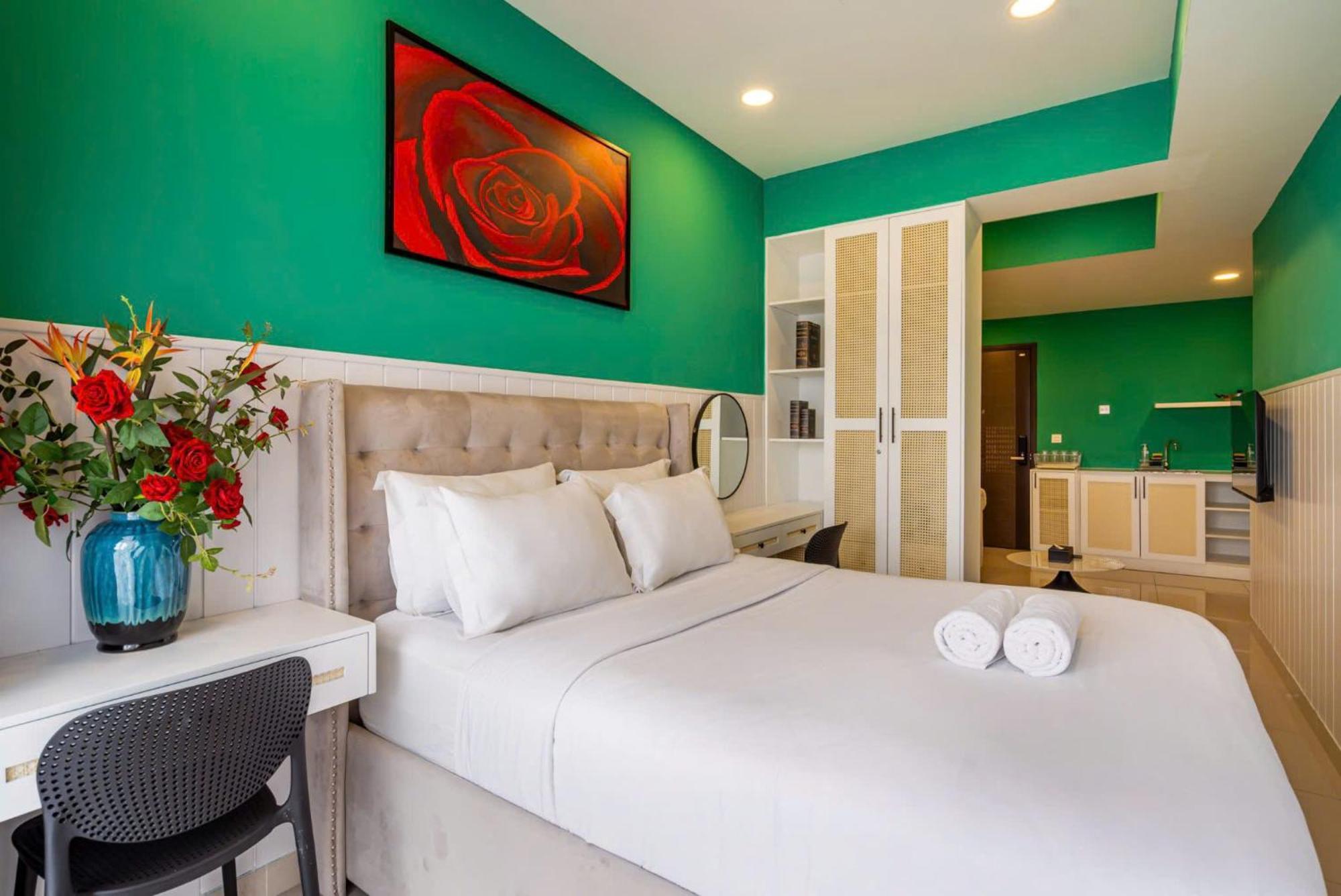 Aris Soho Balcony Suites Saigon District 1 Apartment
