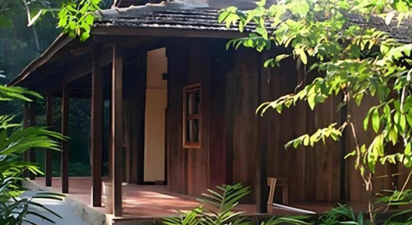 Forest Floor Lodge *
