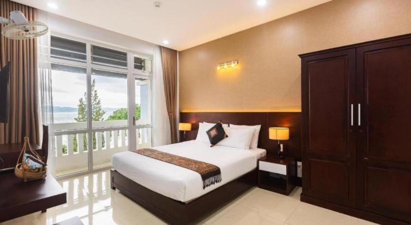 Navy Hotel
