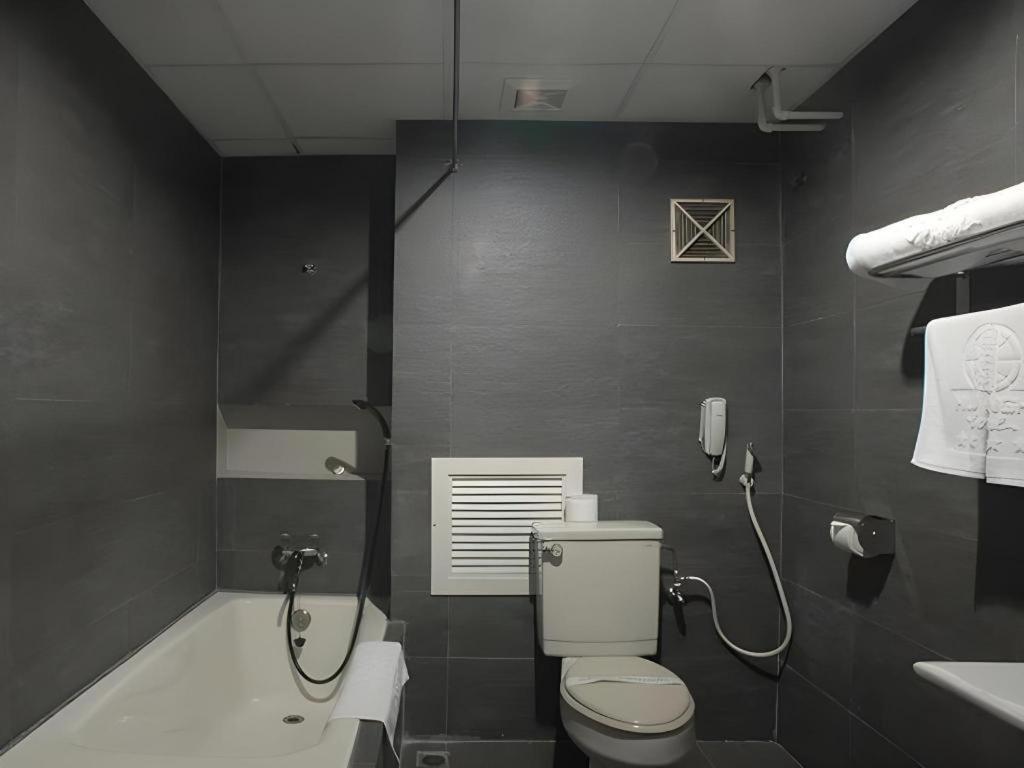 Huu Nghi Hotel 4*