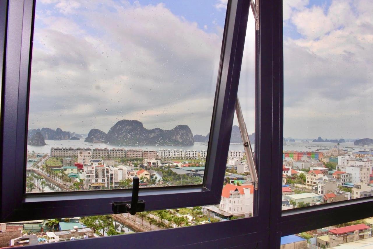 In Cam Pha With Amazing Ocean View Apartment