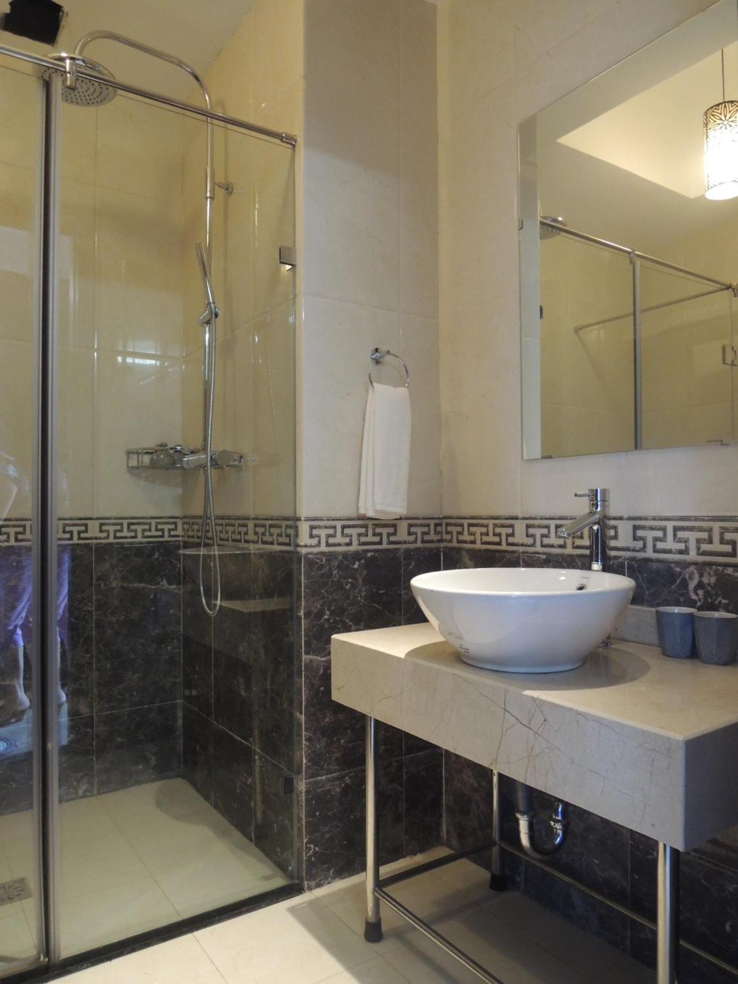 Khach Xa Bai Dinh Hotel