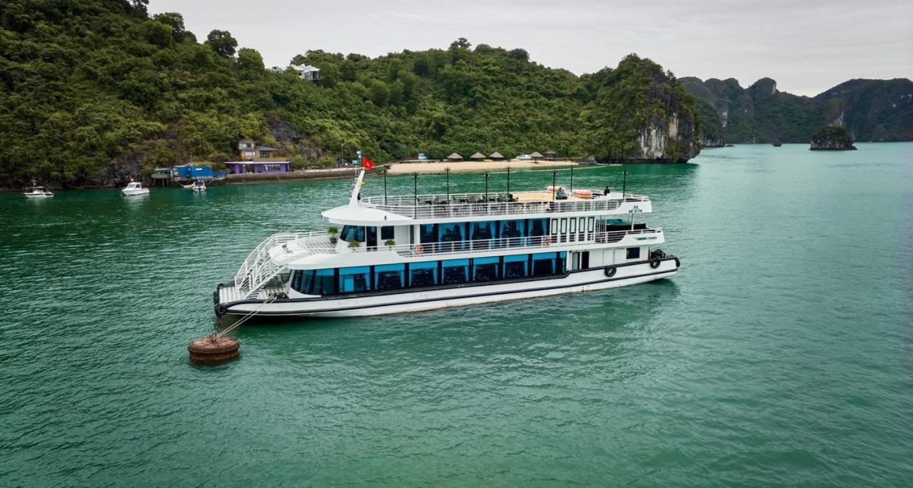 Quynh Yen Ha Long