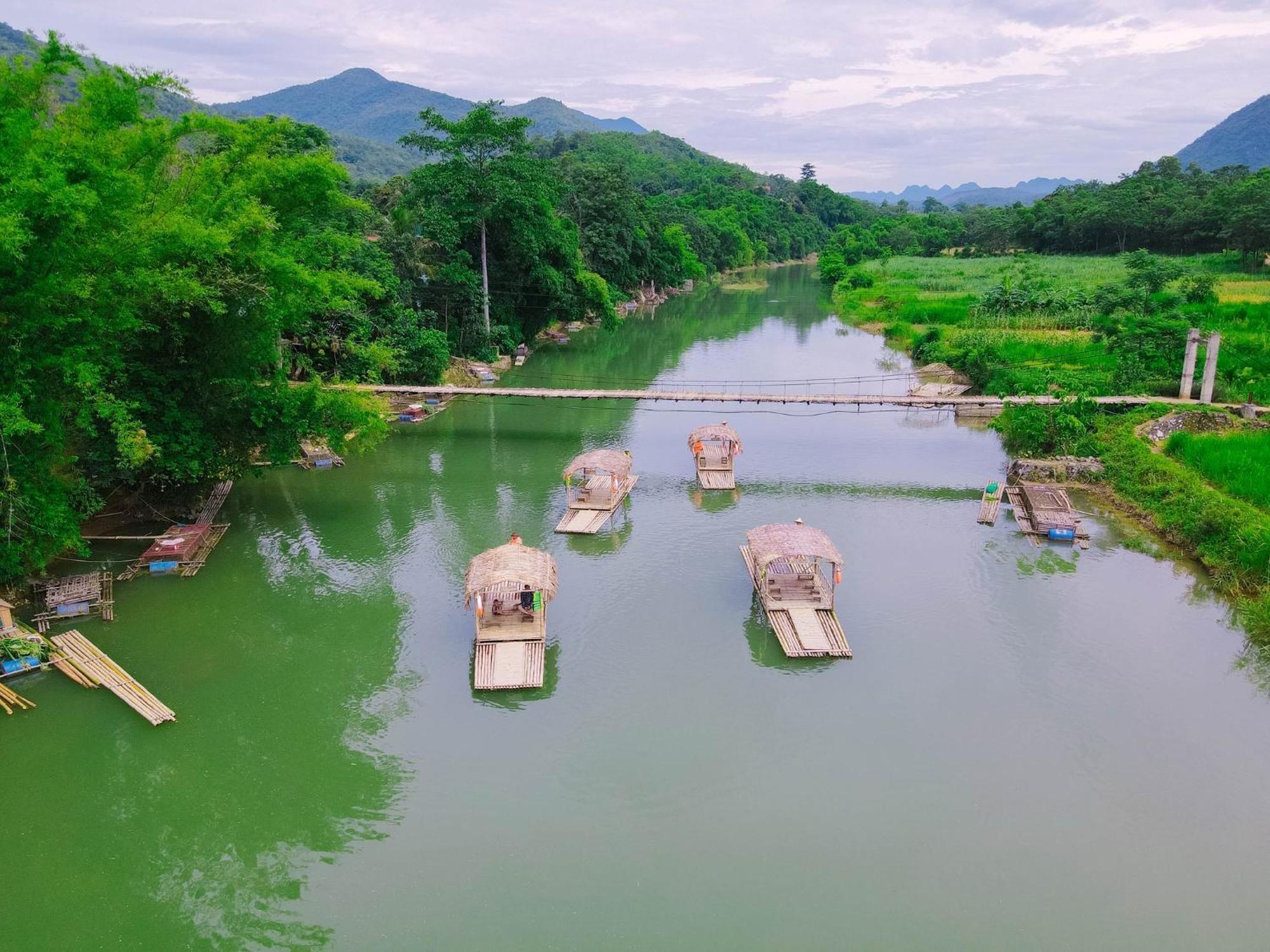 Thai House Pu Luong - Century Old Stilt House With Terrace Views Huong Ba Thuoc
