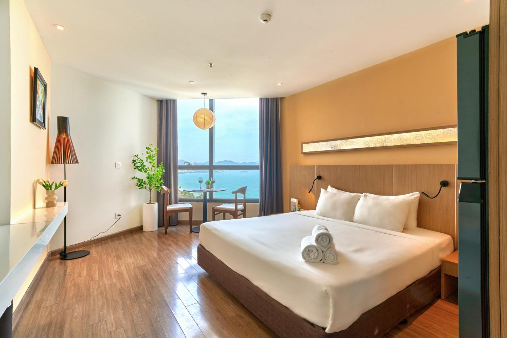 S Lux Starcity With Sea View * Nha Trang