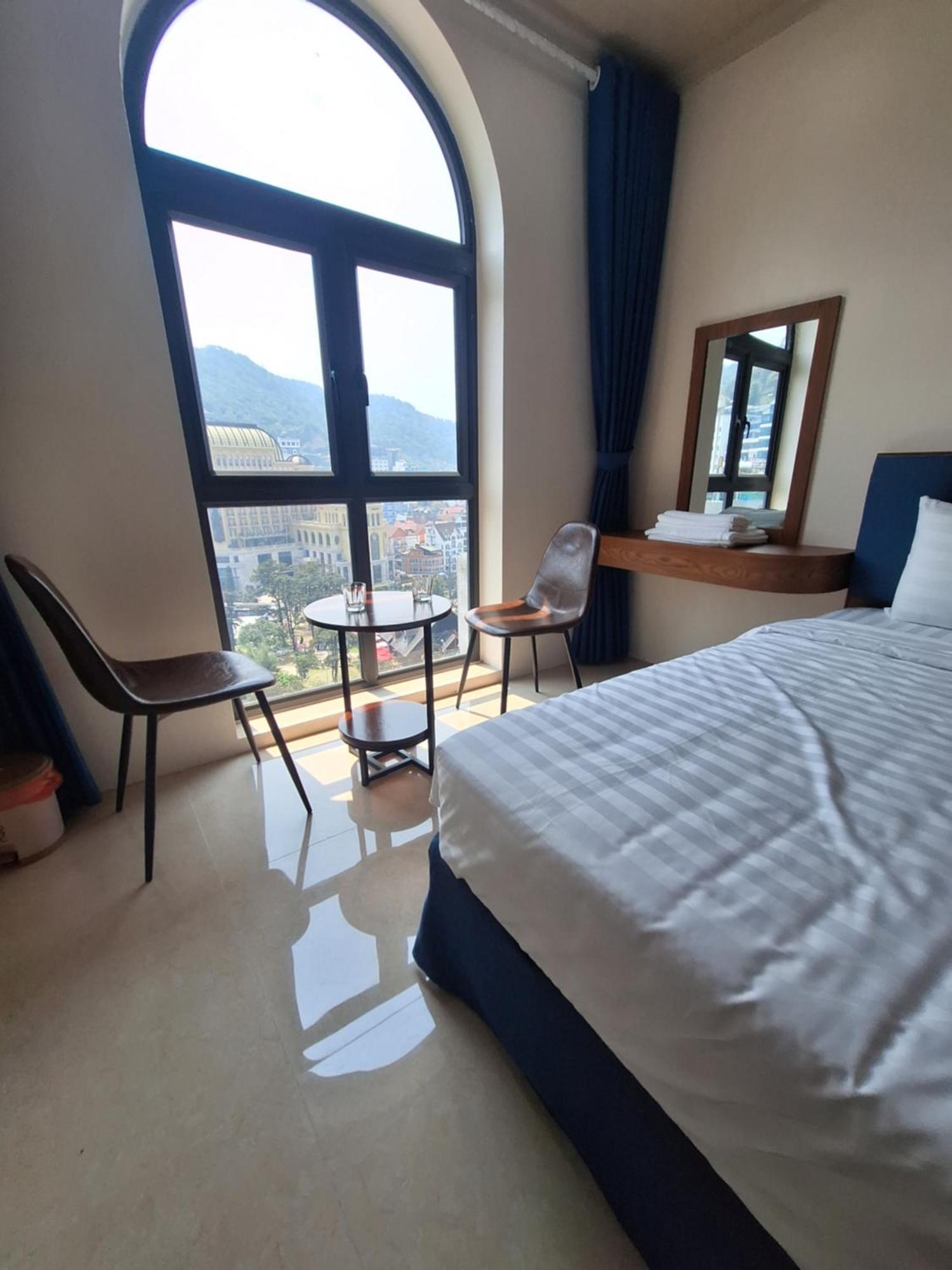 Khach San Galaxy Hotel
