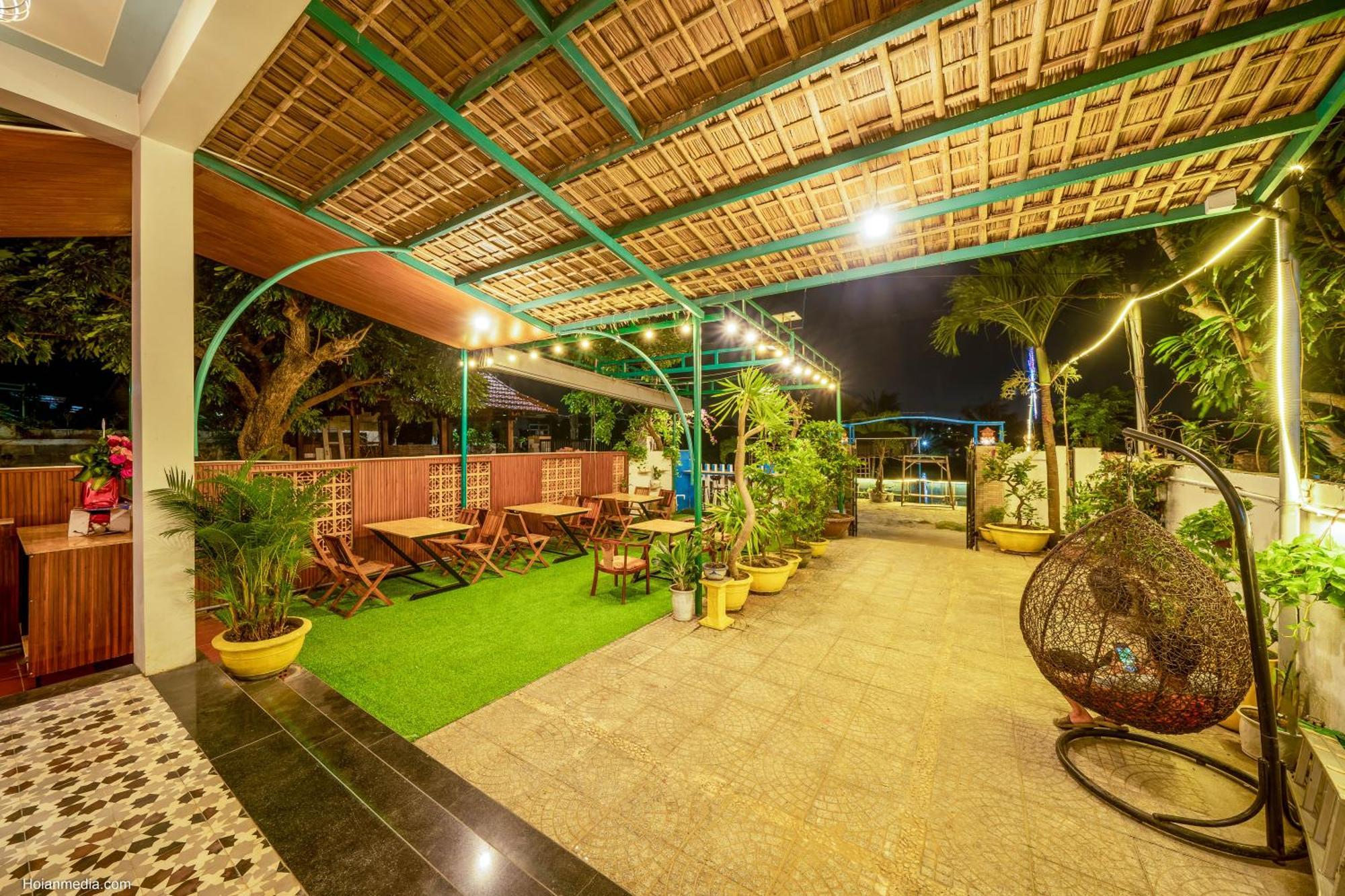Riverside Dorm And Restaurant