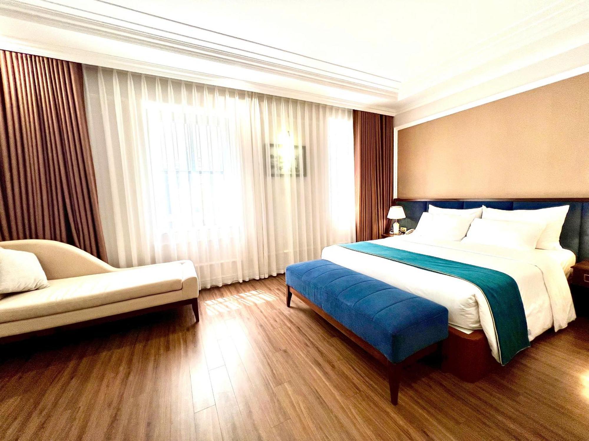 Rubyqueen Halong 3* Hạ Long